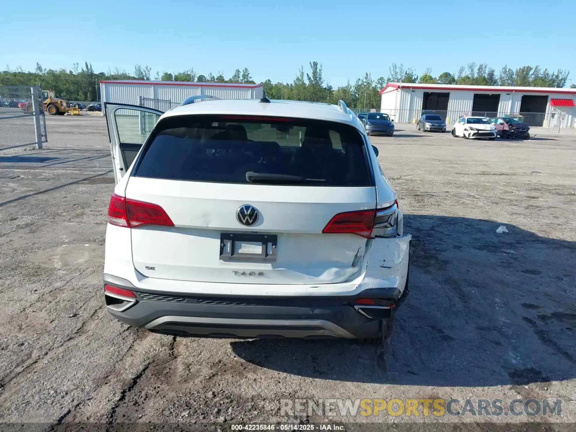 16 Photograph of a damaged car 3VVTX7B23NM007790 VOLKSWAGEN TAOS 2022