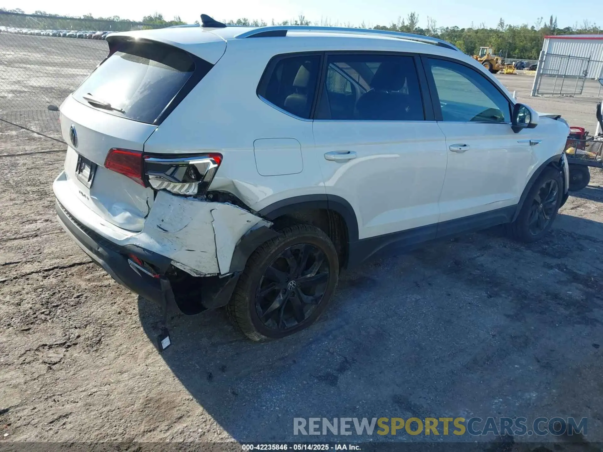 4 Photograph of a damaged car 3VVTX7B23NM007790 VOLKSWAGEN TAOS 2022