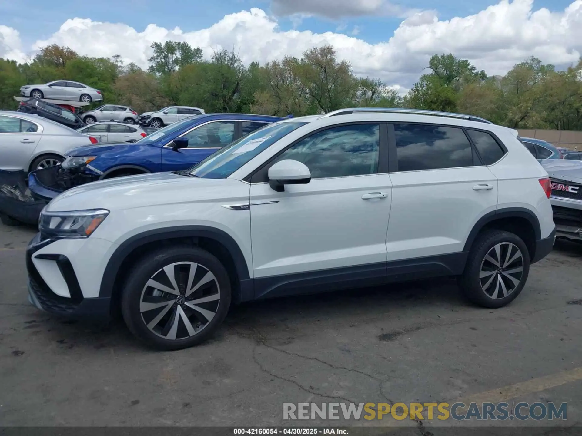 14 Photograph of a damaged car 3VVTX7B2XNM004014 VOLKSWAGEN TAOS 2022