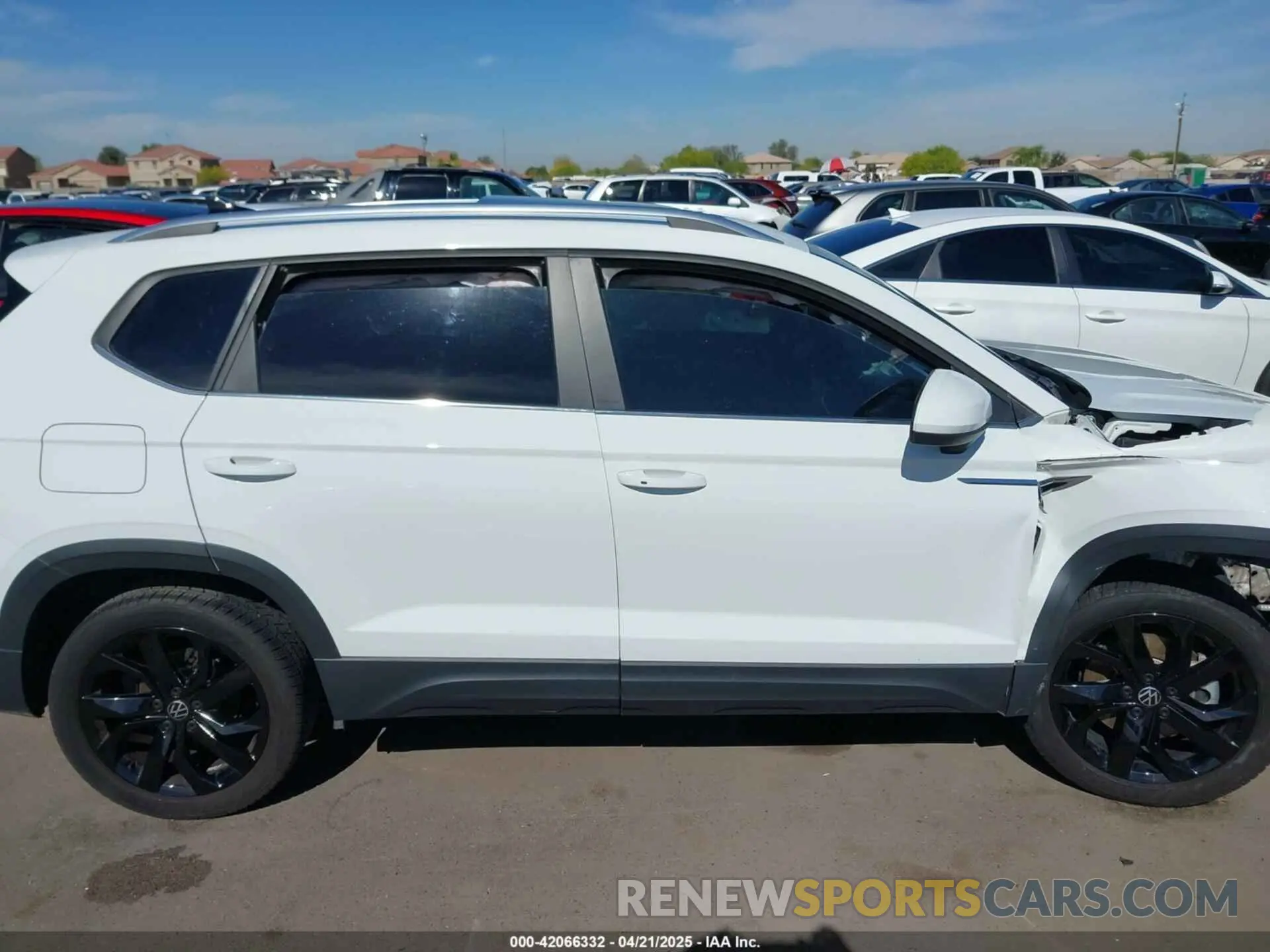 14 Photograph of a damaged car 3VVTX7B2XNM018298 VOLKSWAGEN TAOS 2022