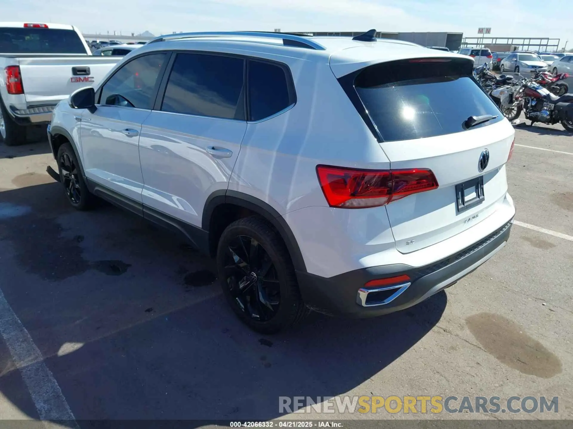 3 Photograph of a damaged car 3VVTX7B2XNM018298 VOLKSWAGEN TAOS 2022