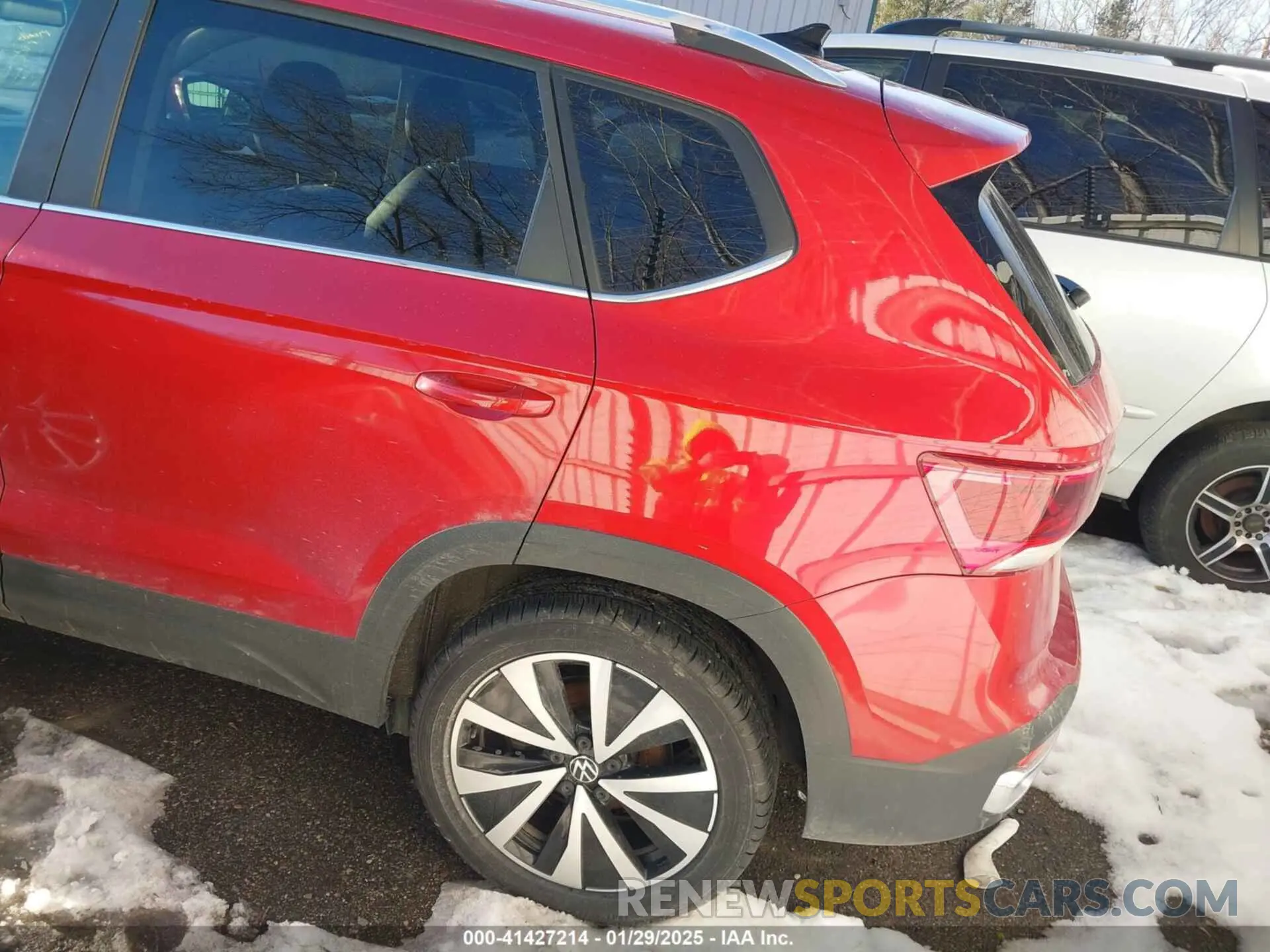 3 Photograph of a damaged car 3VVWX7B21NM022365 VOLKSWAGEN TAOS 2022
