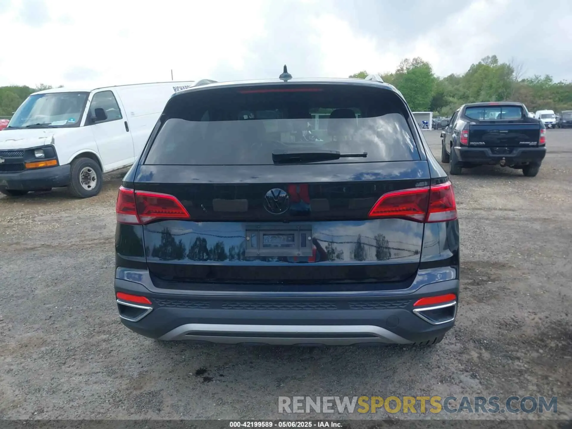 17 Photograph of a damaged car 3VVWX7B24NM049589 VOLKSWAGEN TAOS 2022