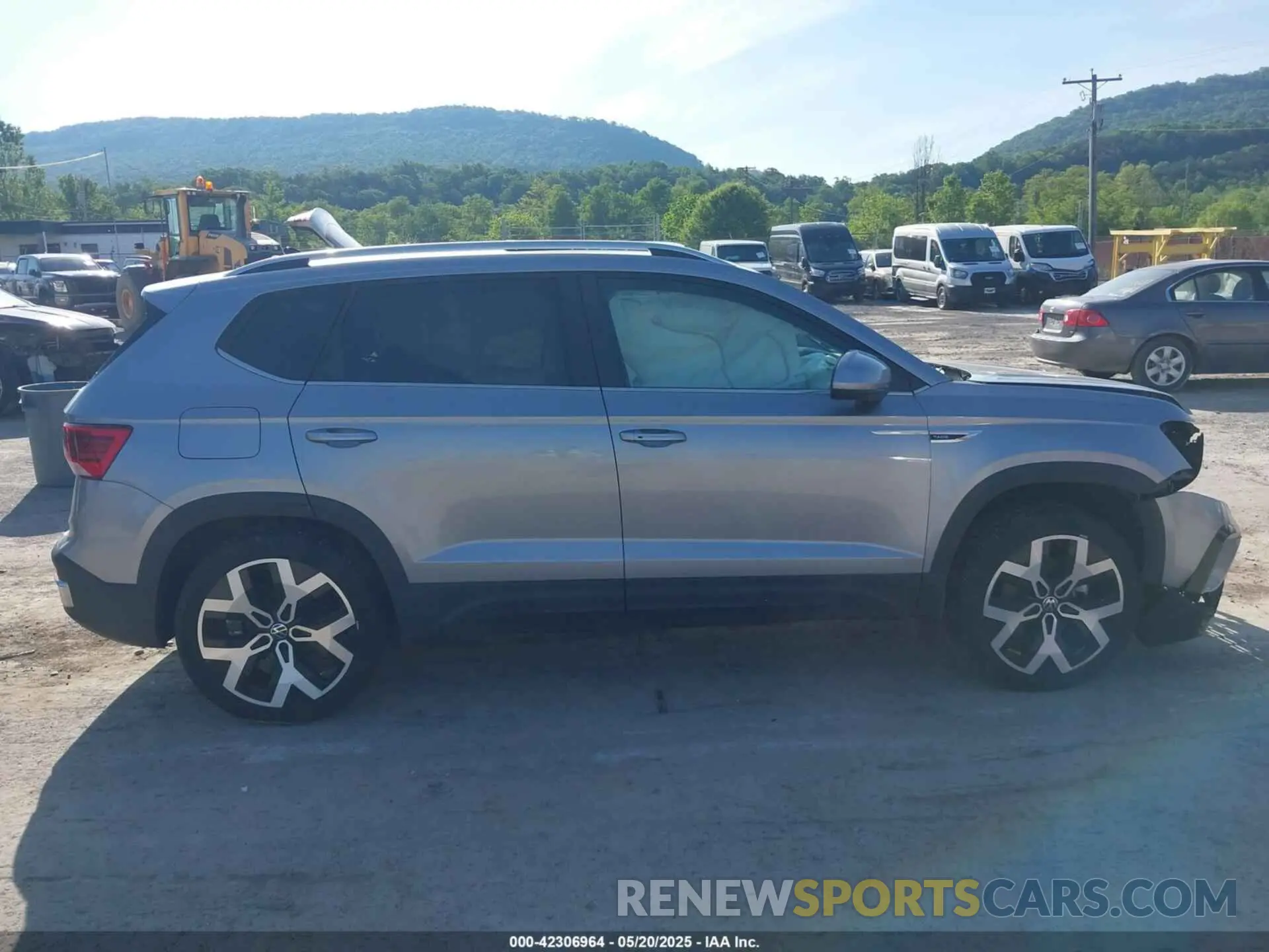 13 Photograph of a damaged car 3VV2X7B21PM318214 VOLKSWAGEN TAOS 2023