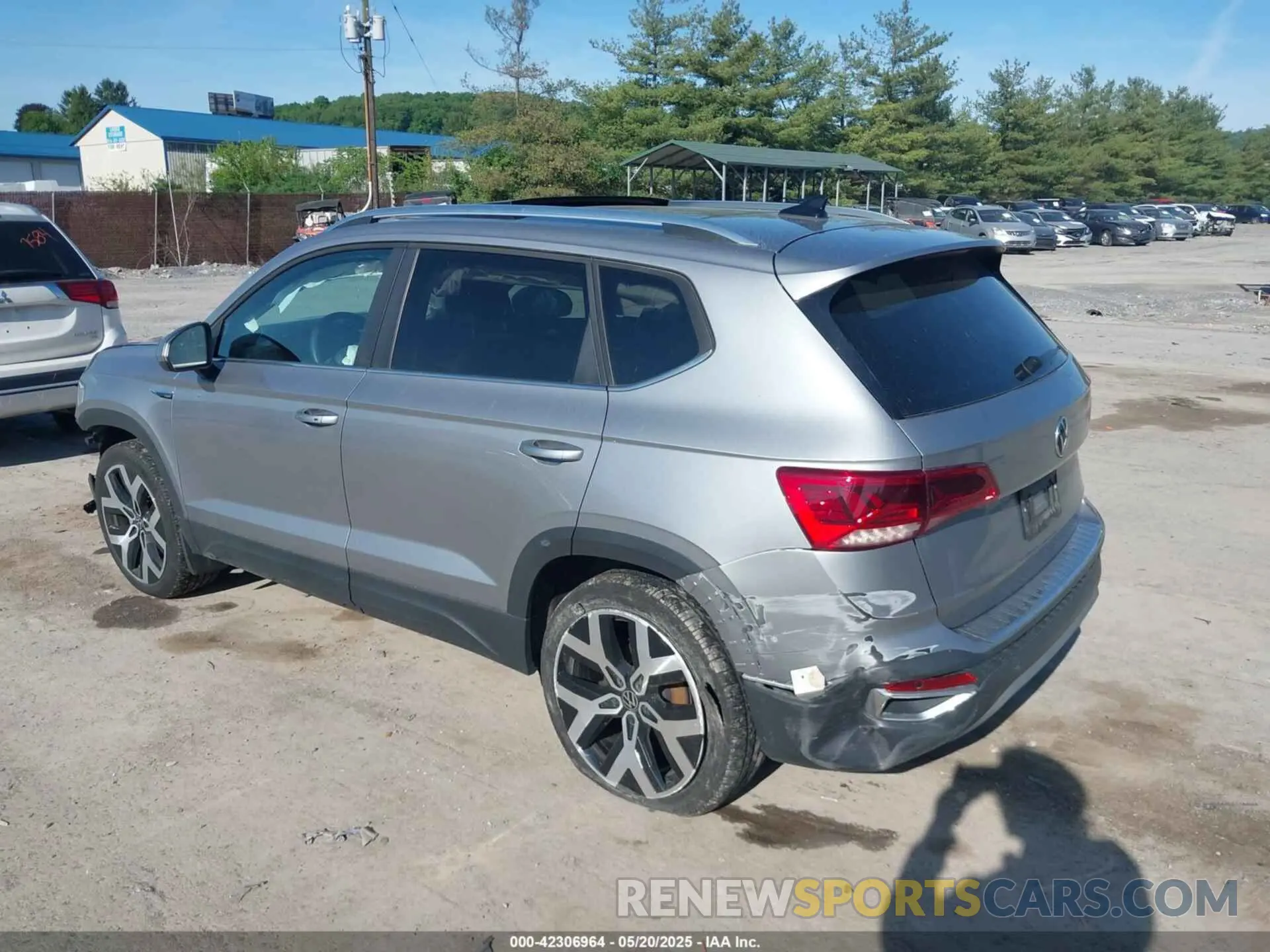 3 Photograph of a damaged car 3VV2X7B21PM318214 VOLKSWAGEN TAOS 2023