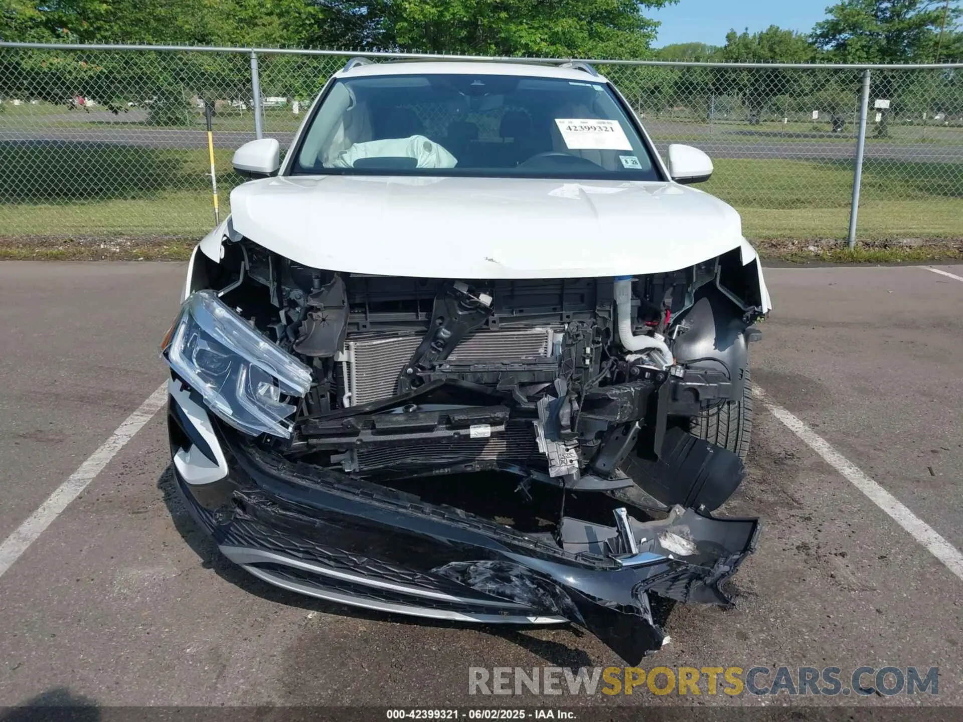 12 Photograph of a damaged car 3VV4X7B21PM358768 VOLKSWAGEN TAOS 2023