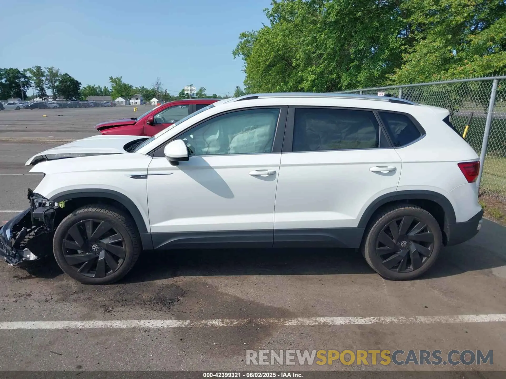 14 Photograph of a damaged car 3VV4X7B21PM358768 VOLKSWAGEN TAOS 2023
