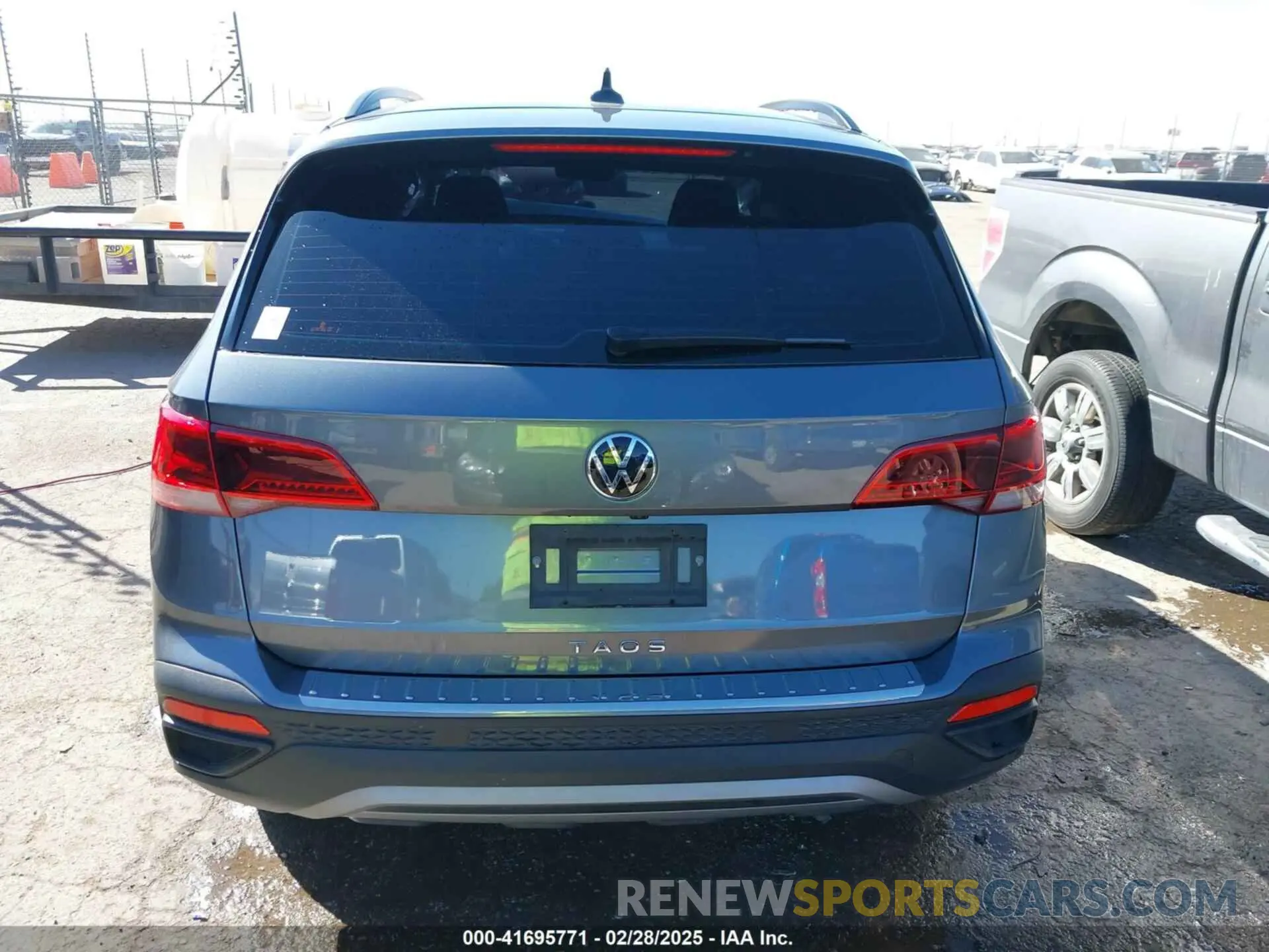 17 Photograph of a damaged car 3VVCX7B24PM368755 VOLKSWAGEN TAOS 2023