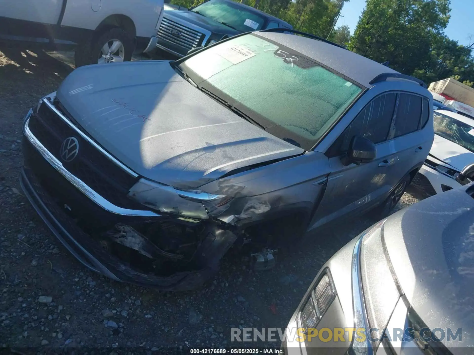 2 Photograph of a damaged car 3VVCX7B24PM379237 VOLKSWAGEN TAOS 2023