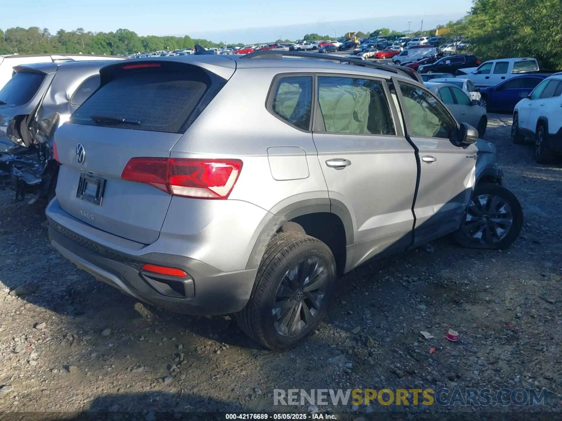 4 Photograph of a damaged car 3VVCX7B24PM379237 VOLKSWAGEN TAOS 2023