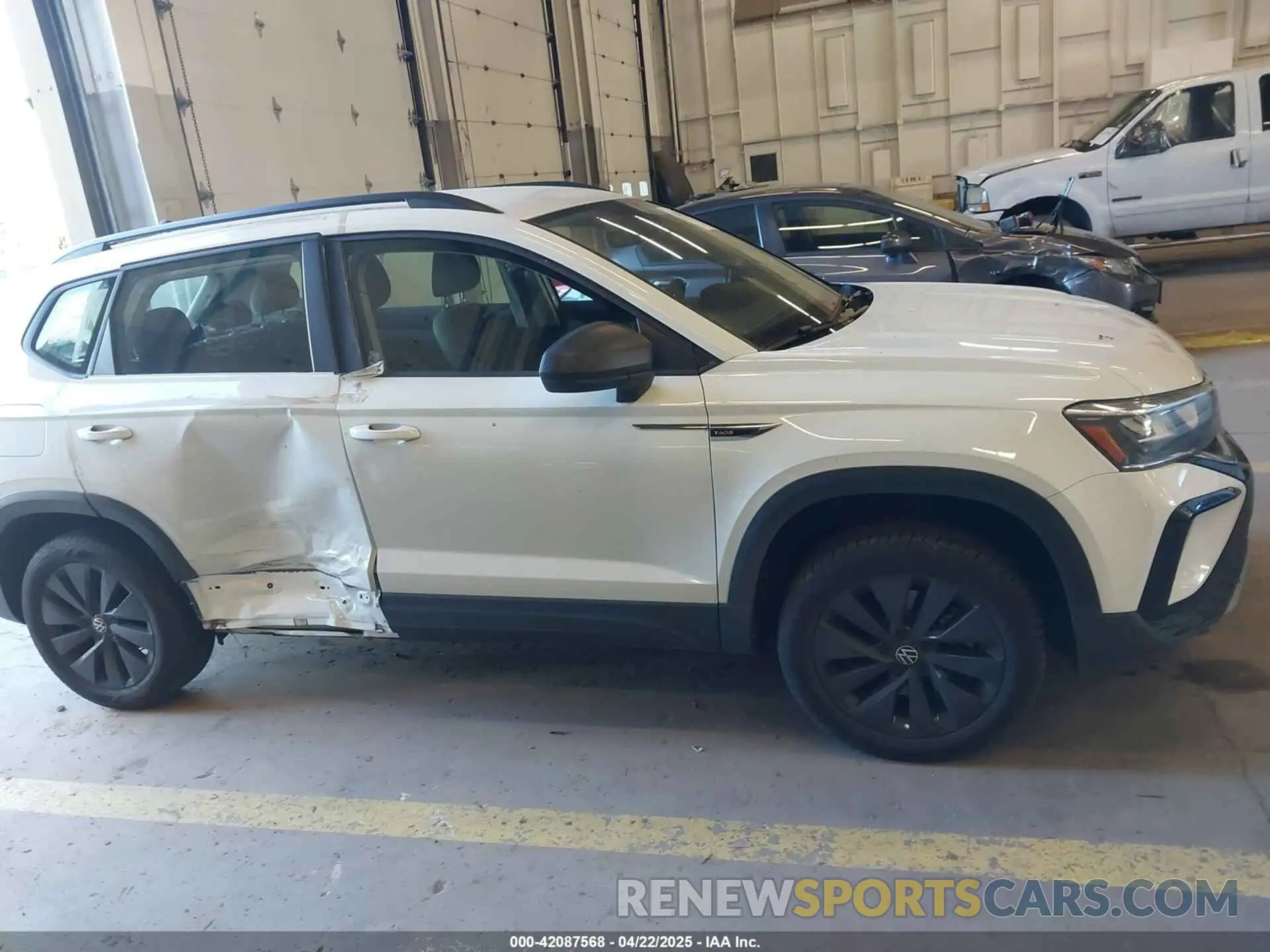 14 Photograph of a damaged car 3VVCX7B26PM365145 VOLKSWAGEN TAOS 2023