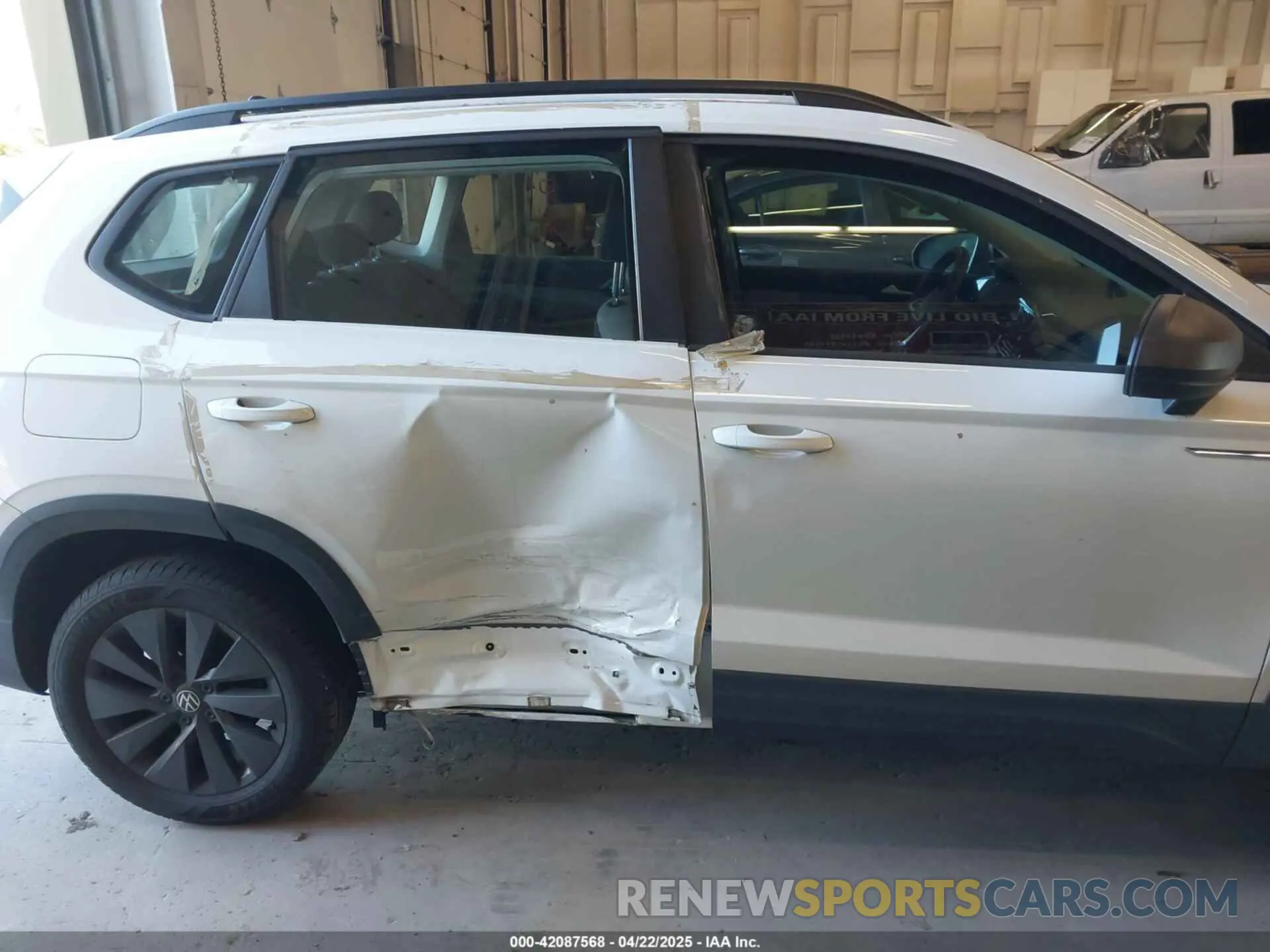 18 Photograph of a damaged car 3VVCX7B26PM365145 VOLKSWAGEN TAOS 2023
