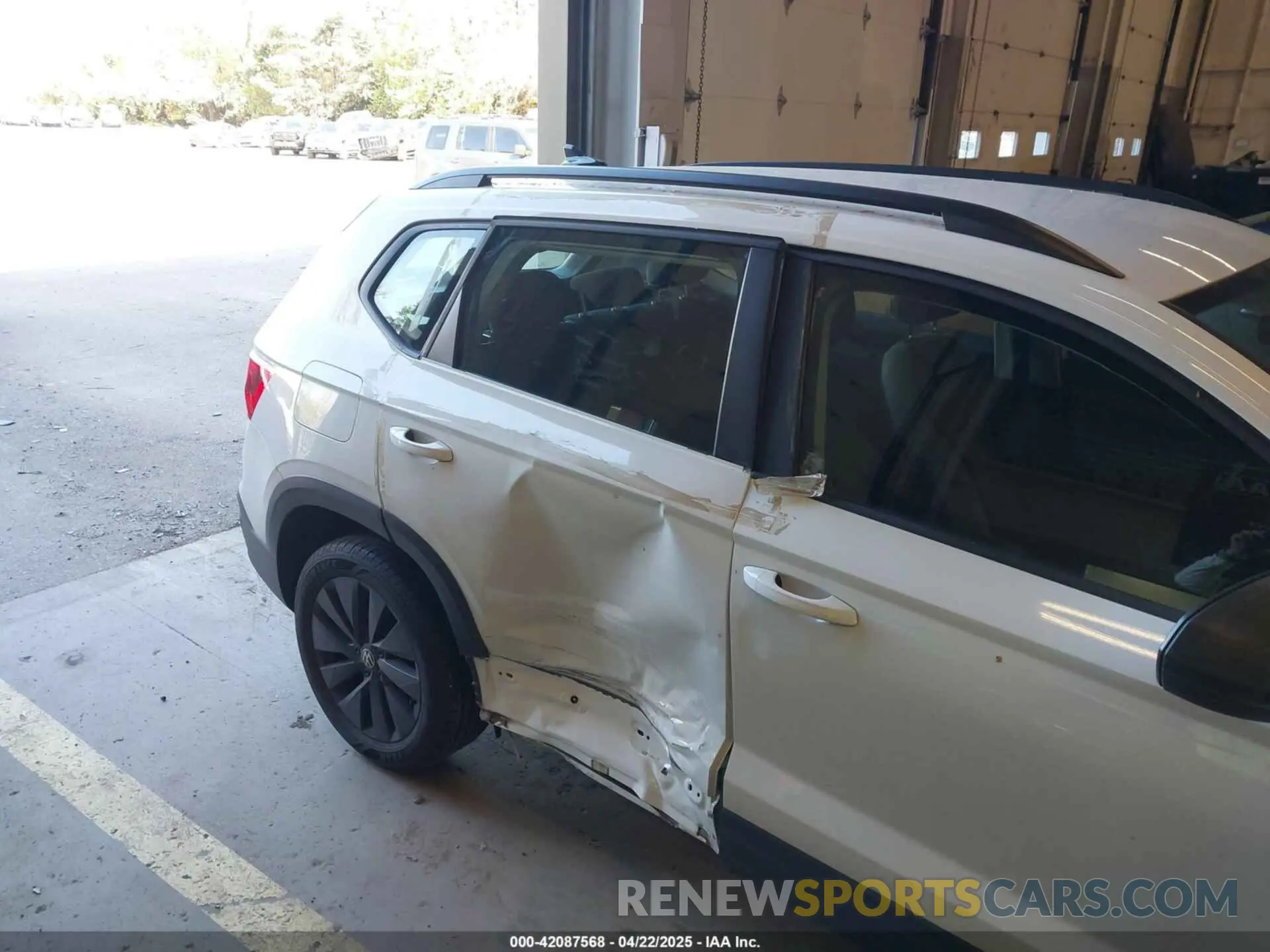 19 Photograph of a damaged car 3VVCX7B26PM365145 VOLKSWAGEN TAOS 2023