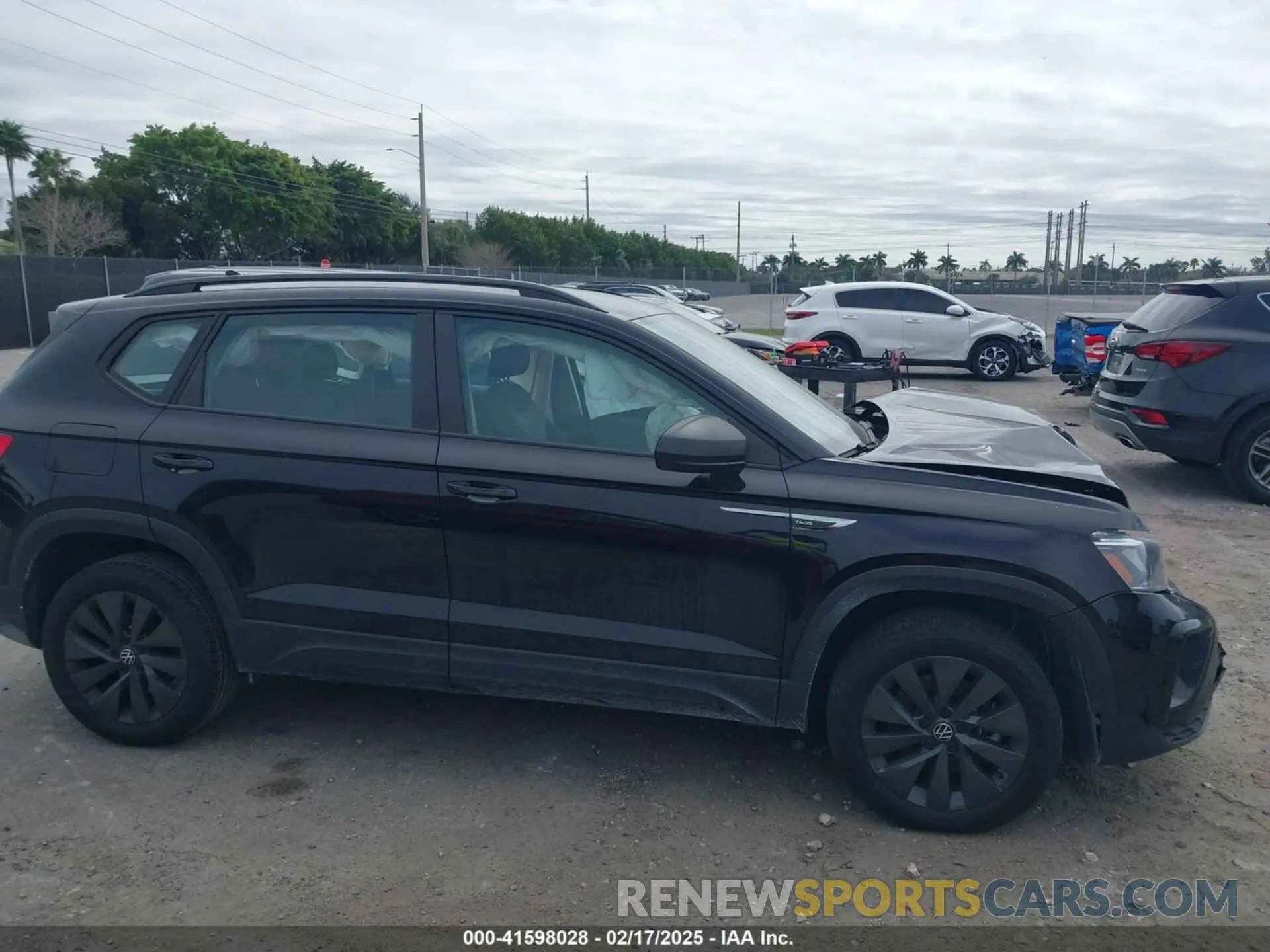 13 Photograph of a damaged car 3VVCX7B27PM335958 VOLKSWAGEN TAOS 2023