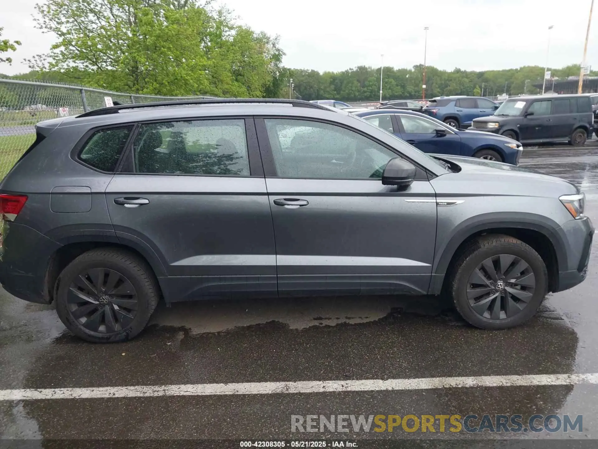 13 Photograph of a damaged car 3VVCX7B28PM353224 VOLKSWAGEN TAOS 2023