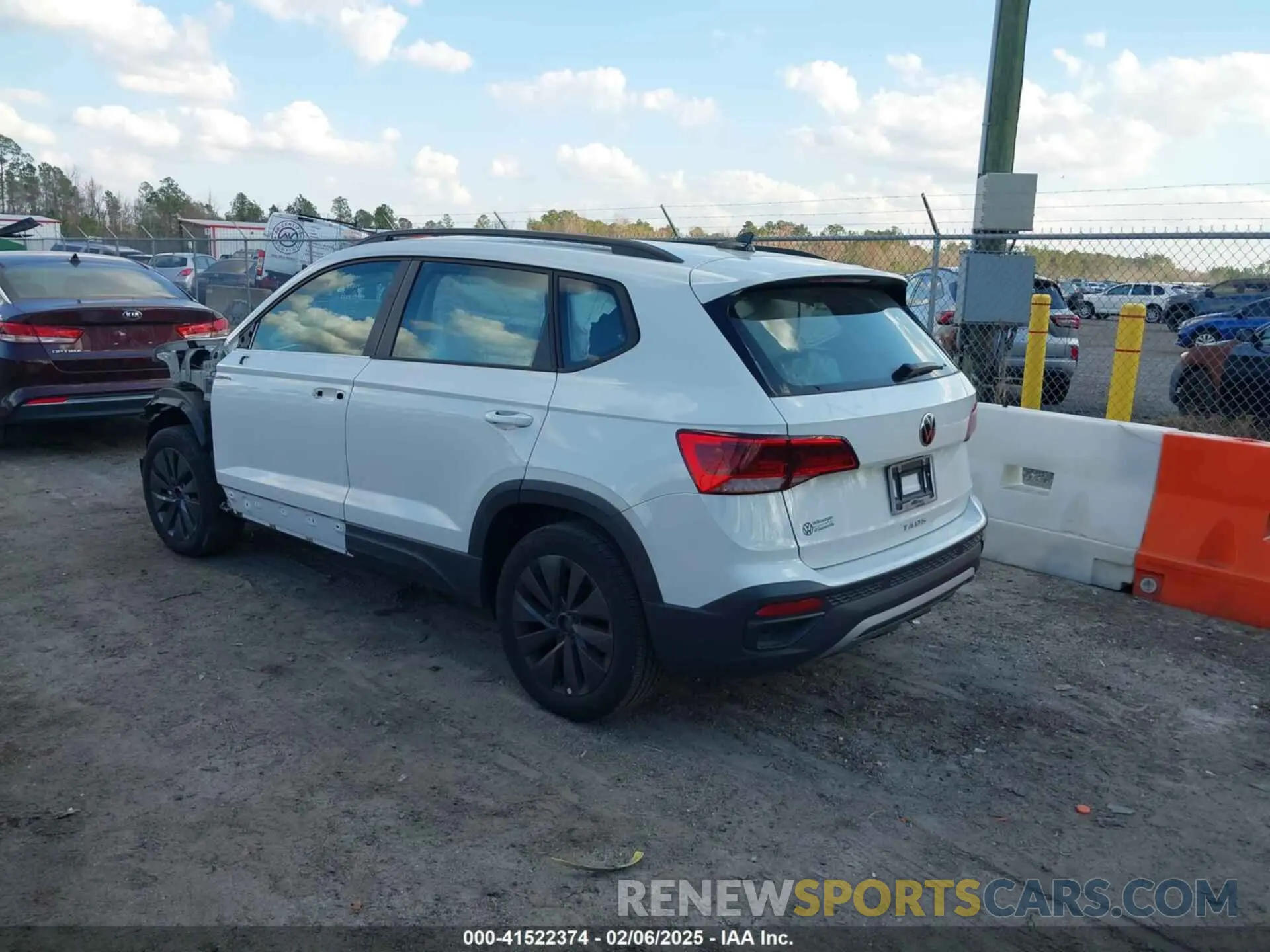 3 Photograph of a damaged car 3VVCX7B2XPM330477 VOLKSWAGEN TAOS 2023