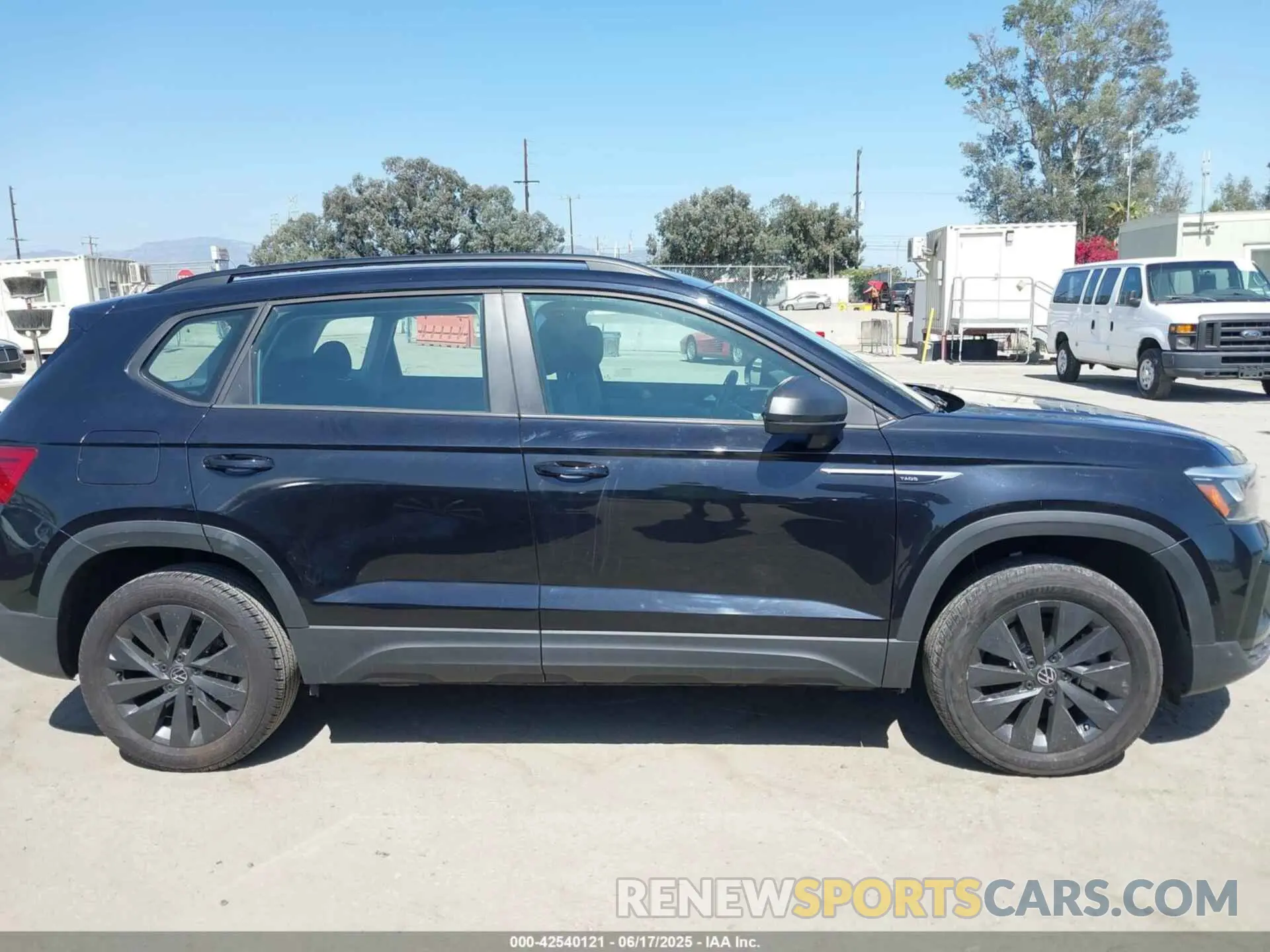 13 Photograph of a damaged car 3VVCX7B2XPM368761 VOLKSWAGEN TAOS 2023