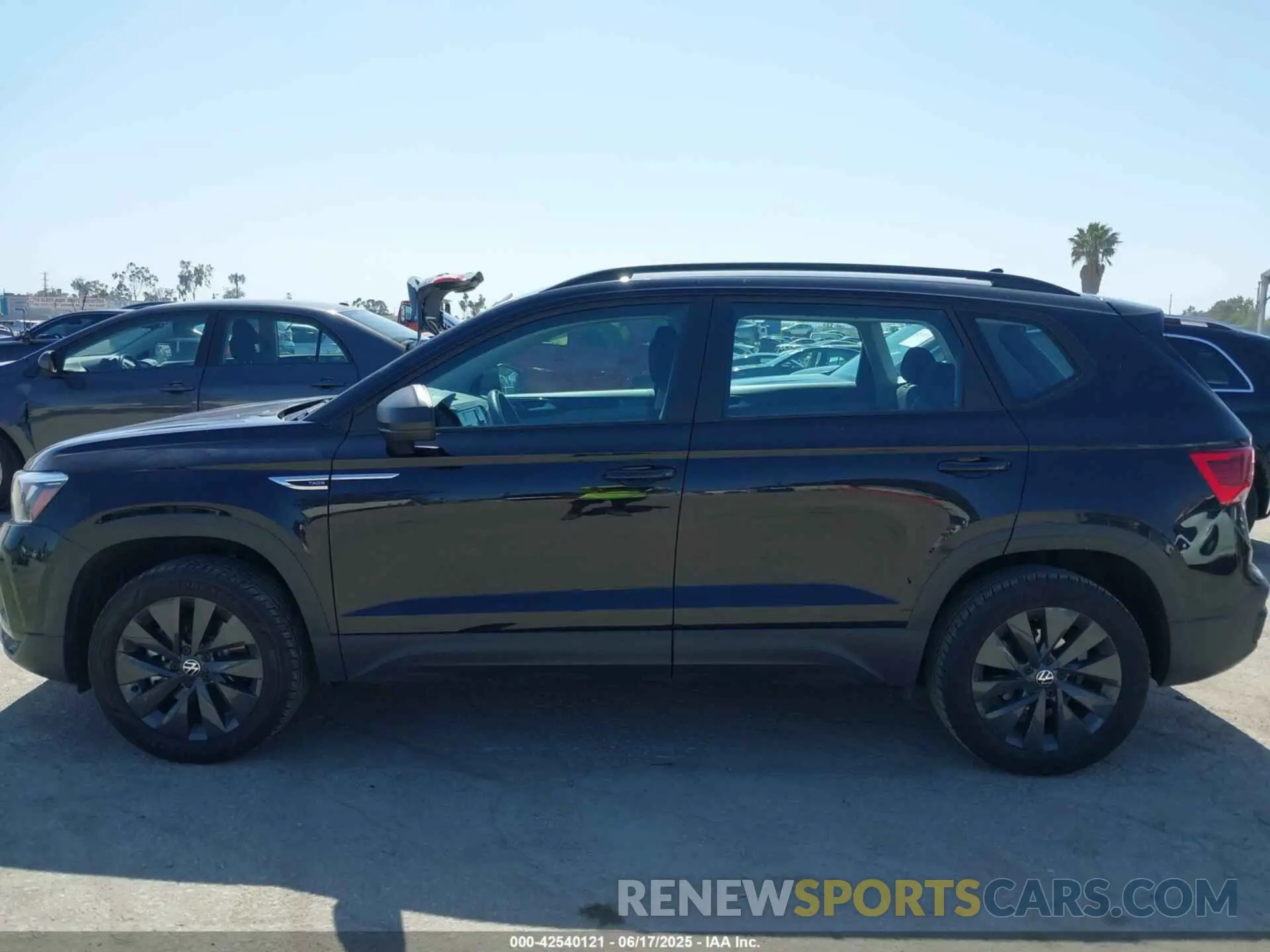 14 Photograph of a damaged car 3VVCX7B2XPM368761 VOLKSWAGEN TAOS 2023
