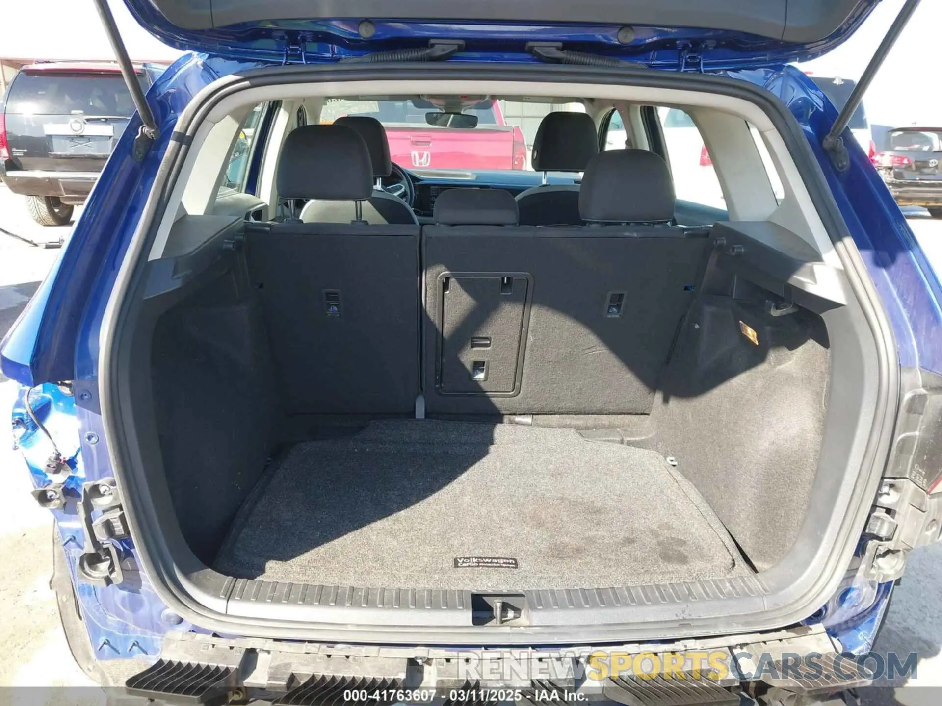 18 Photograph of a damaged car 3VVDX7B24PM323173 VOLKSWAGEN TAOS 2023