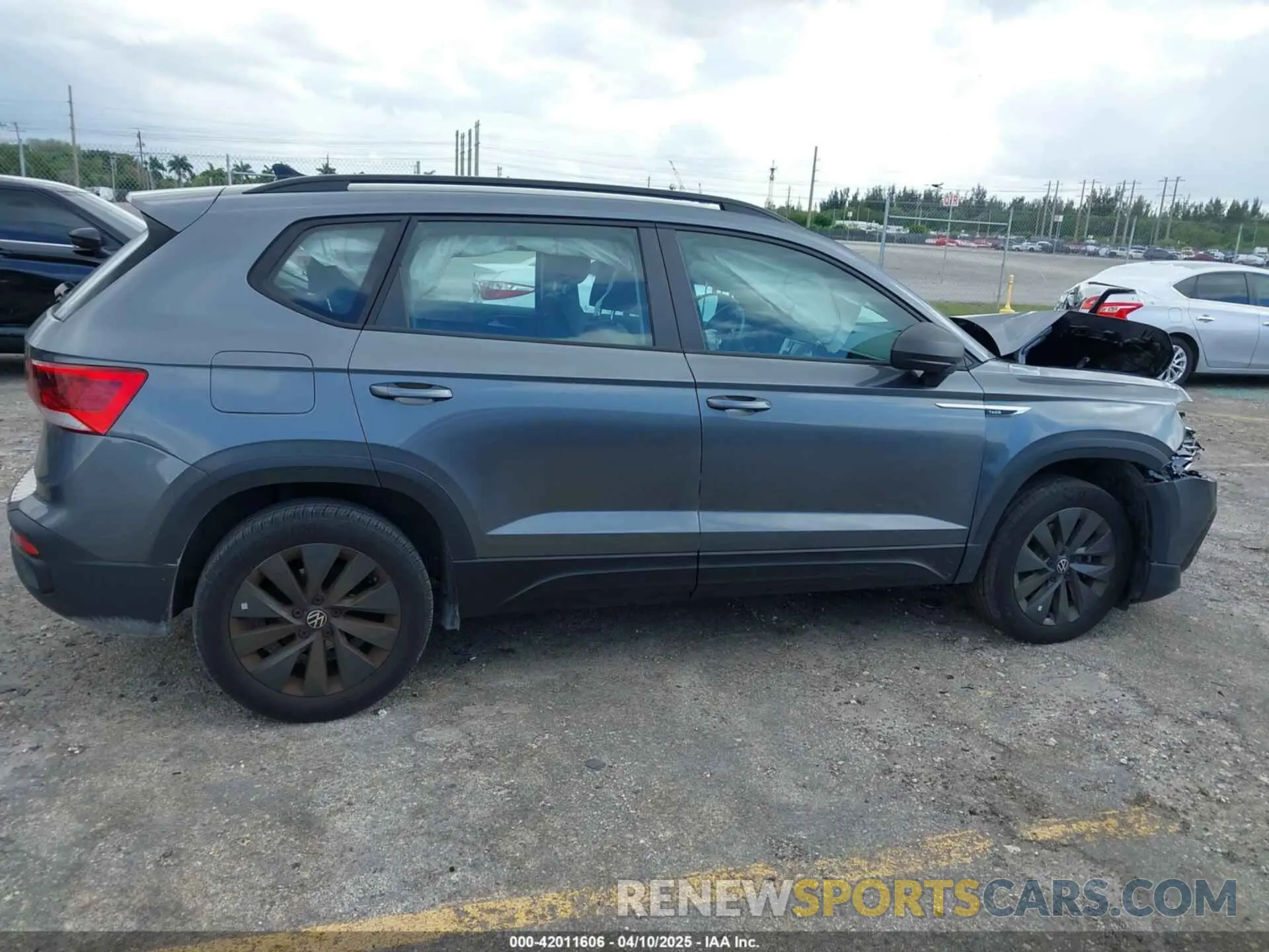 13 Photograph of a damaged car 3VVDX7B28PM326951 VOLKSWAGEN TAOS 2023