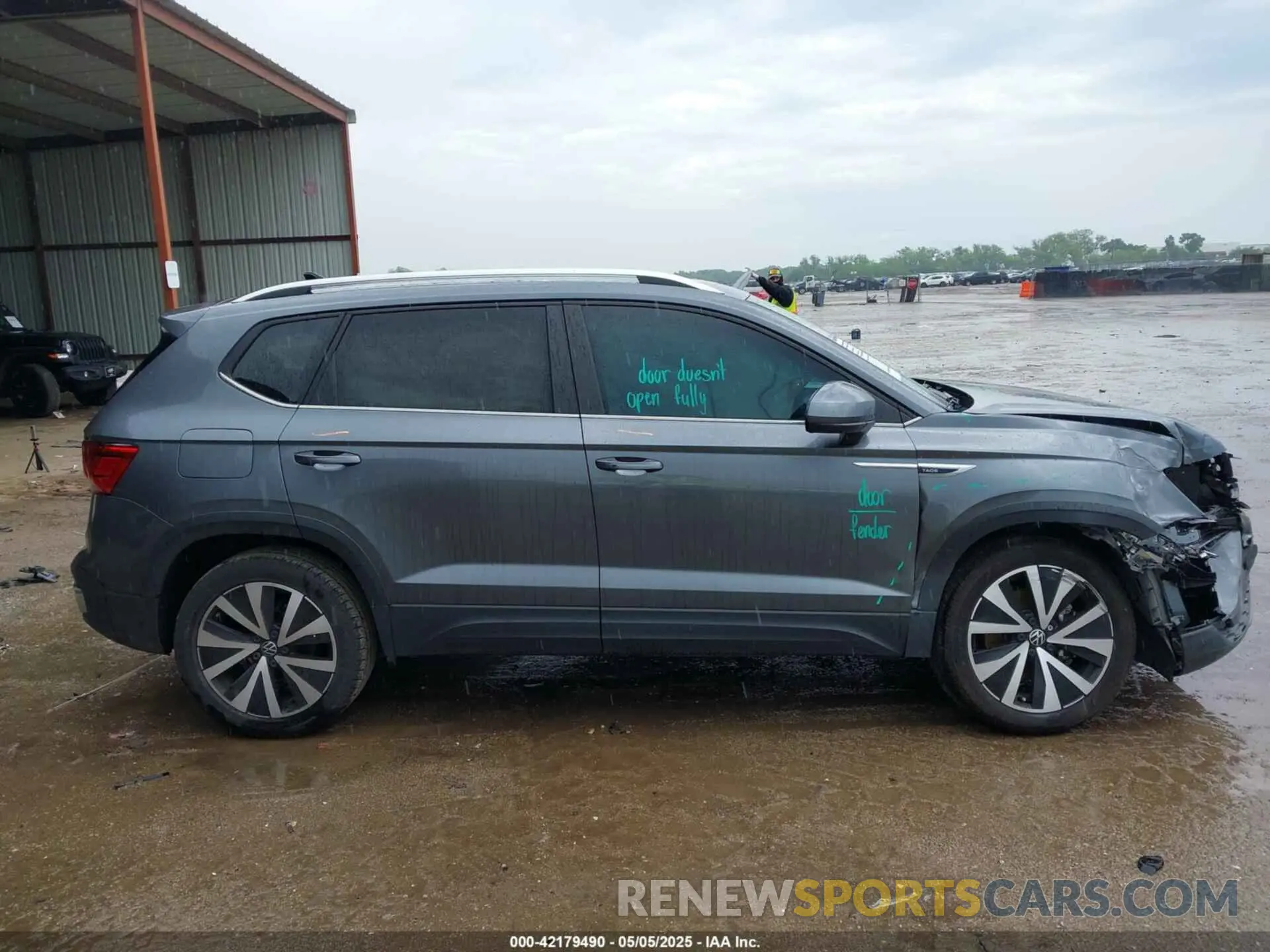 13 Photograph of a damaged car 3VVEX7B21PM344647 VOLKSWAGEN TAOS 2023