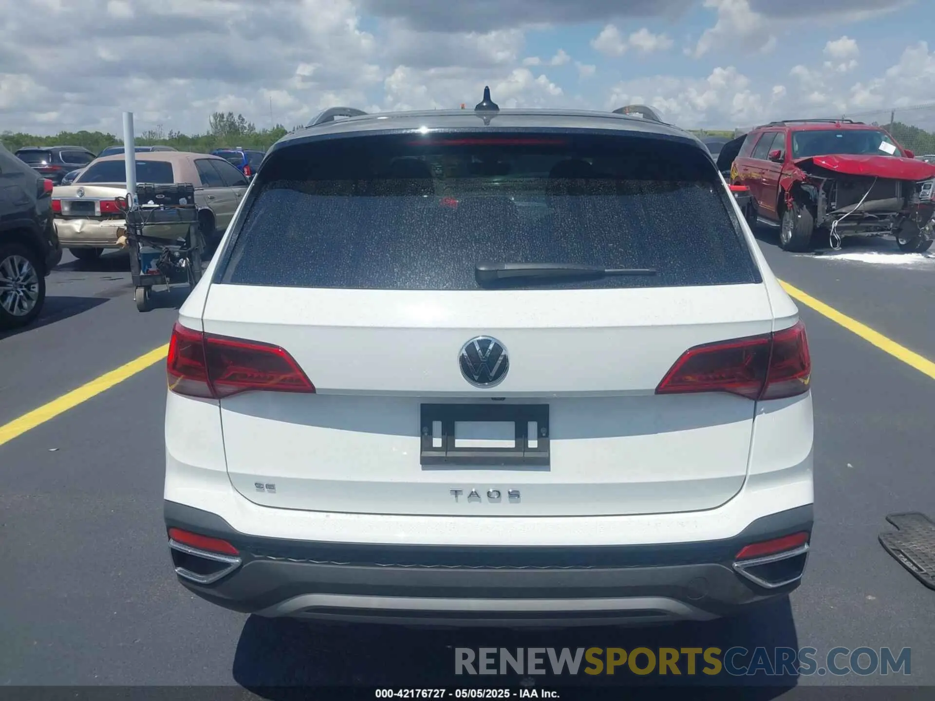 16 Photograph of a damaged car 3VVEX7B23PM361966 VOLKSWAGEN TAOS 2023