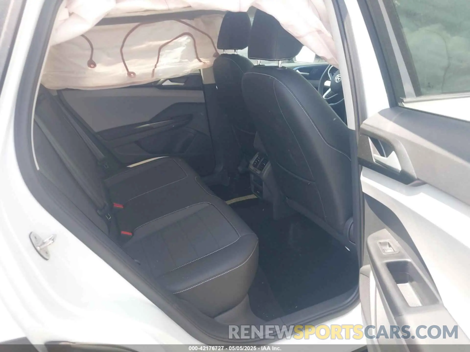 8 Photograph of a damaged car 3VVEX7B23PM361966 VOLKSWAGEN TAOS 2023