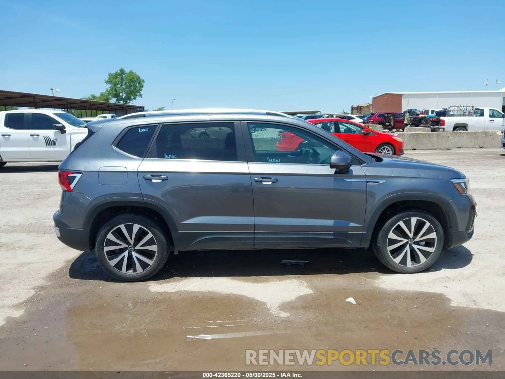 13 Photograph of a damaged car 3VVEX7B25PM307584 VOLKSWAGEN TAOS 2023