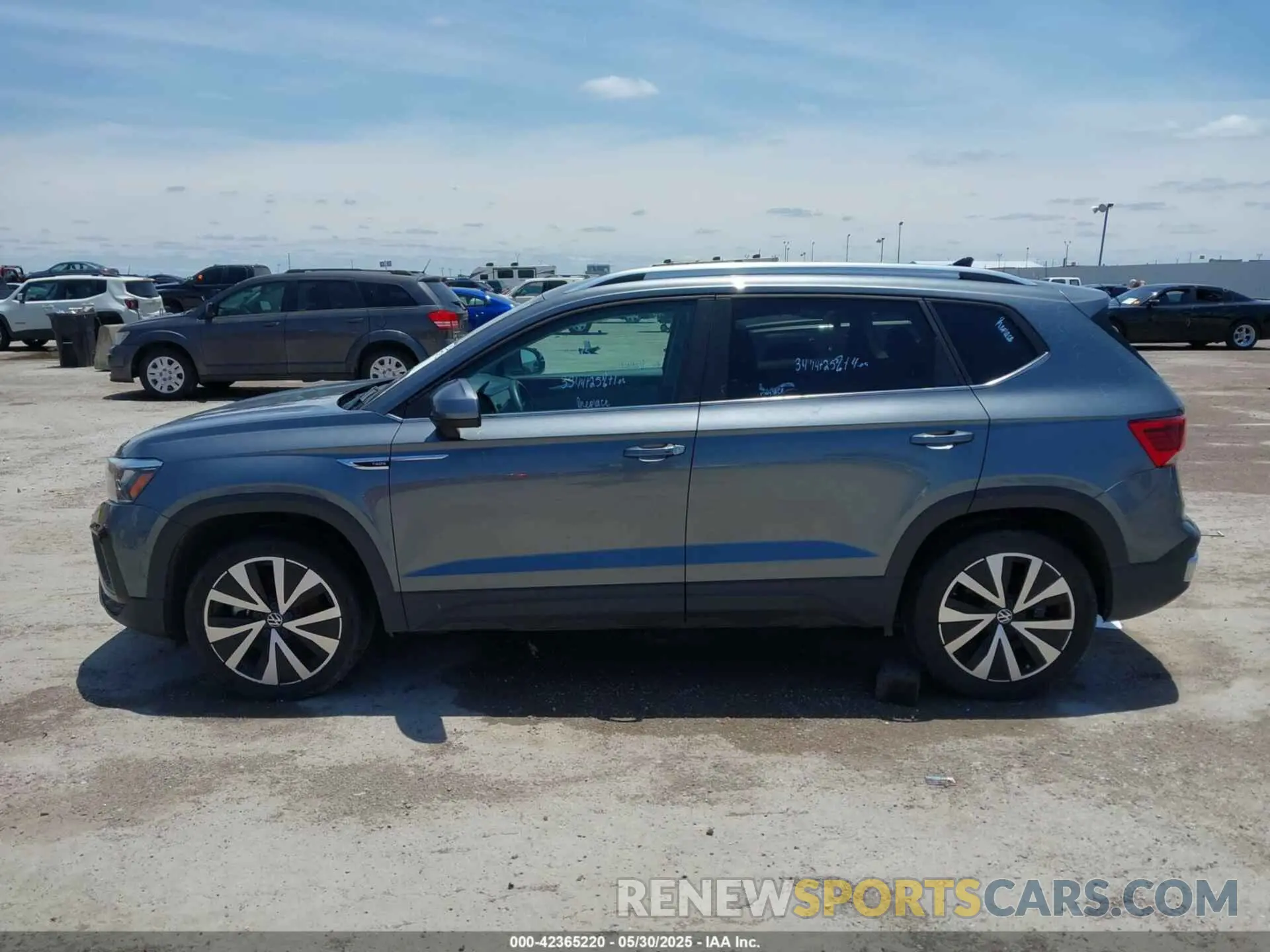 14 Photograph of a damaged car 3VVEX7B25PM307584 VOLKSWAGEN TAOS 2023