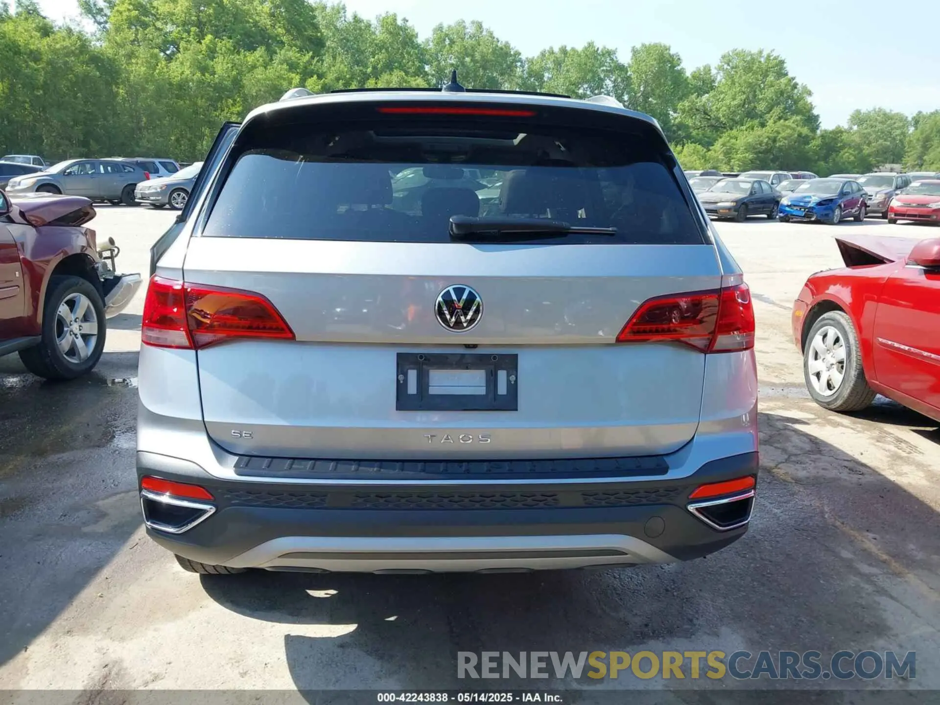 16 Photograph of a damaged car 3VVEX7B27PM371707 VOLKSWAGEN TAOS 2023