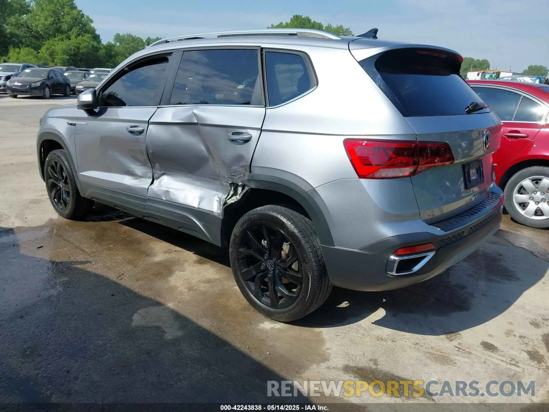 3 Photograph of a damaged car 3VVEX7B27PM371707 VOLKSWAGEN TAOS 2023