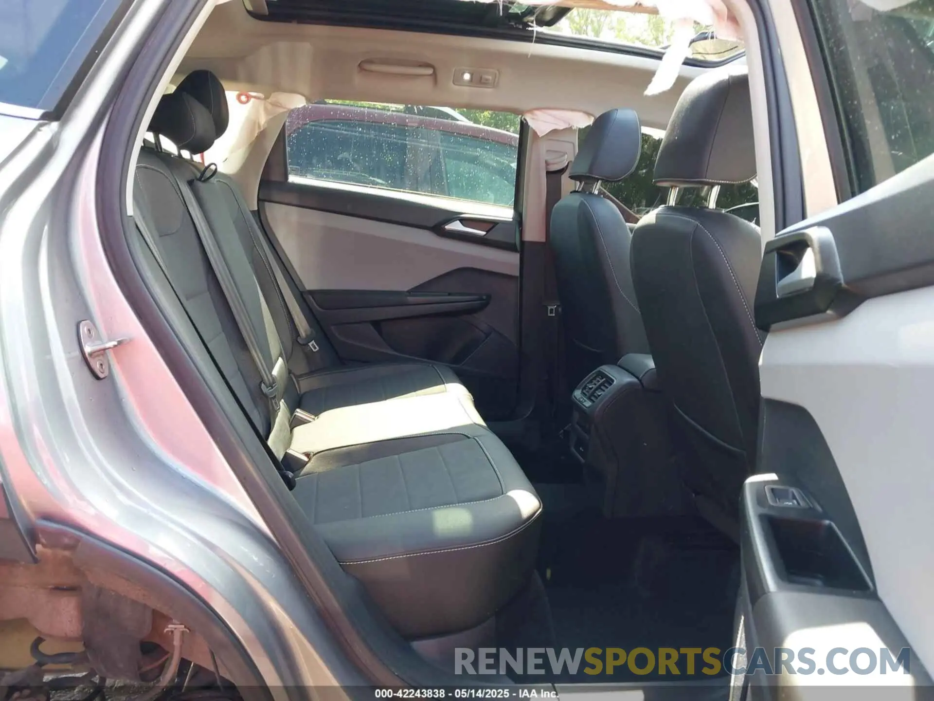 8 Photograph of a damaged car 3VVEX7B27PM371707 VOLKSWAGEN TAOS 2023