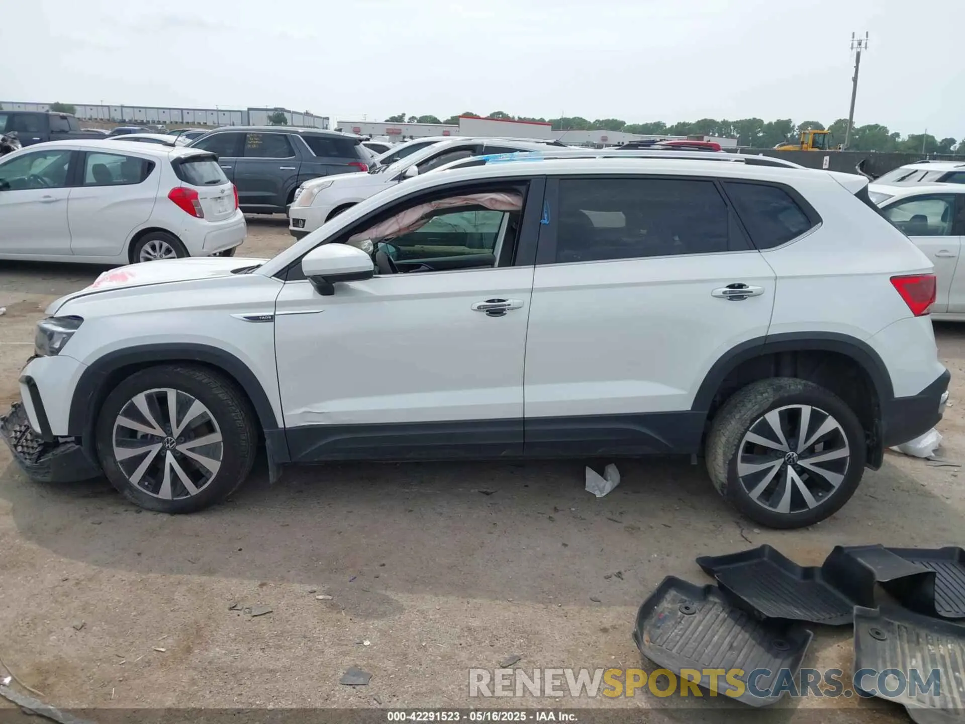 14 Photograph of a damaged car 3VVEX7B28PM306980 VOLKSWAGEN TAOS 2023