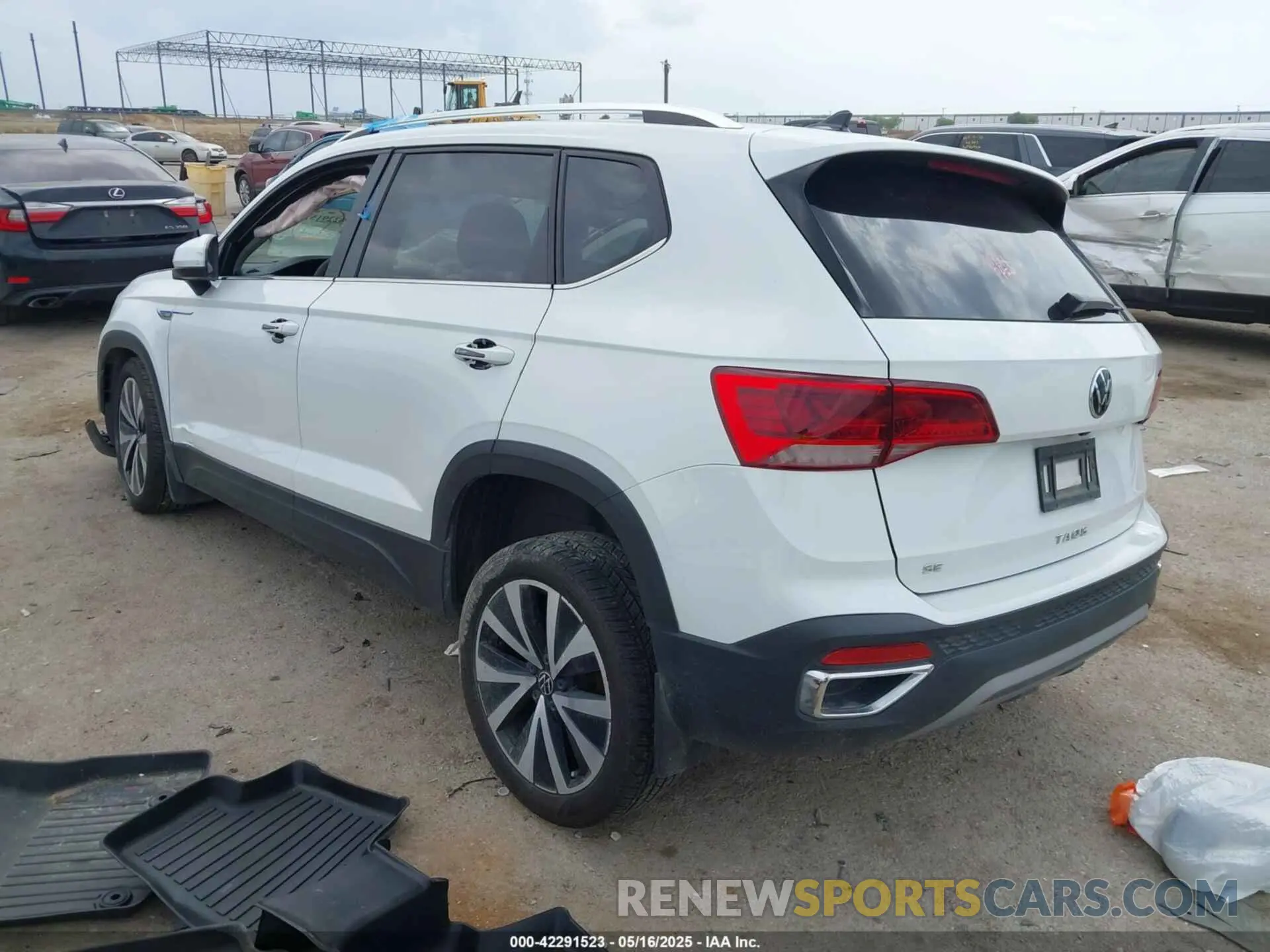 3 Photograph of a damaged car 3VVEX7B28PM306980 VOLKSWAGEN TAOS 2023