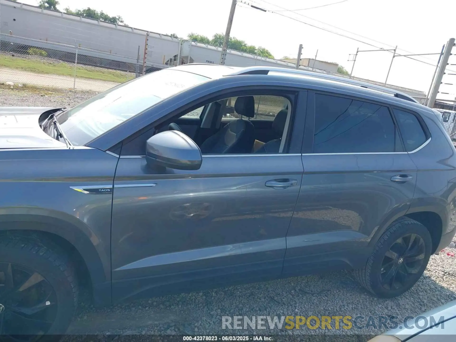 14 Photograph of a damaged car 3VVEX7B28PM349683 VOLKSWAGEN TAOS 2023