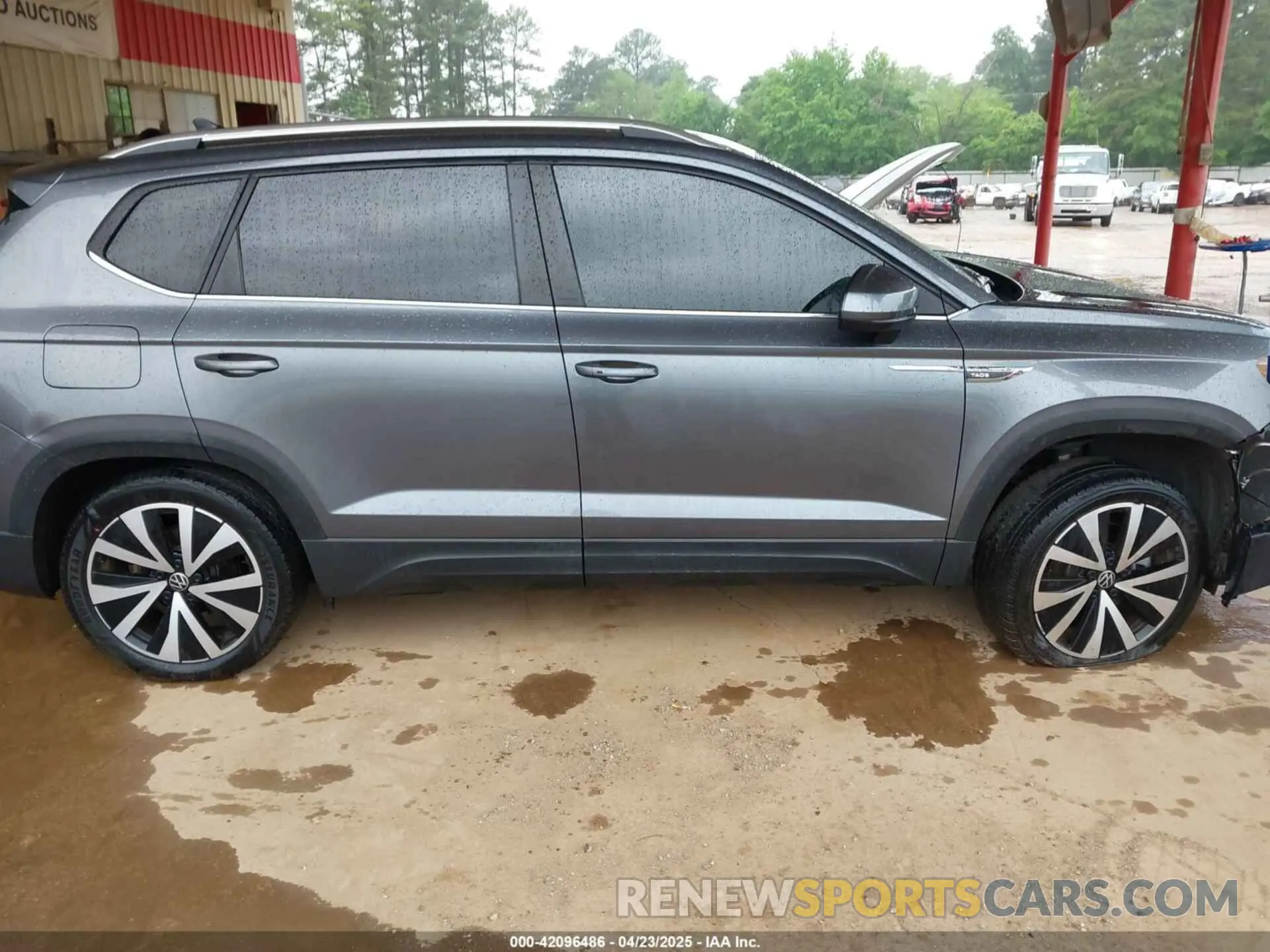 14 Photograph of a damaged car 3VVEX7B2XPM361172 VOLKSWAGEN TAOS 2023