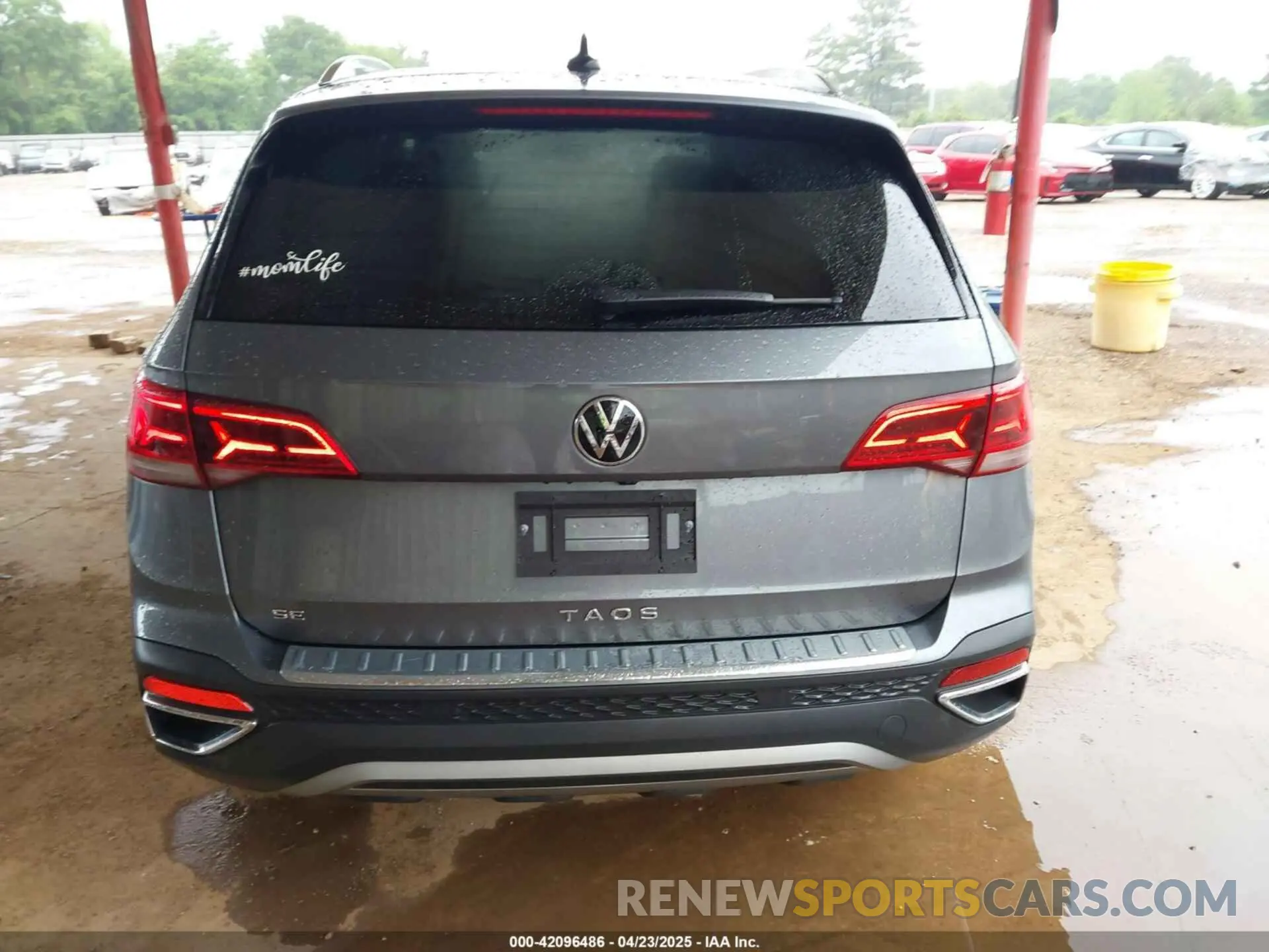 17 Photograph of a damaged car 3VVEX7B2XPM361172 VOLKSWAGEN TAOS 2023
