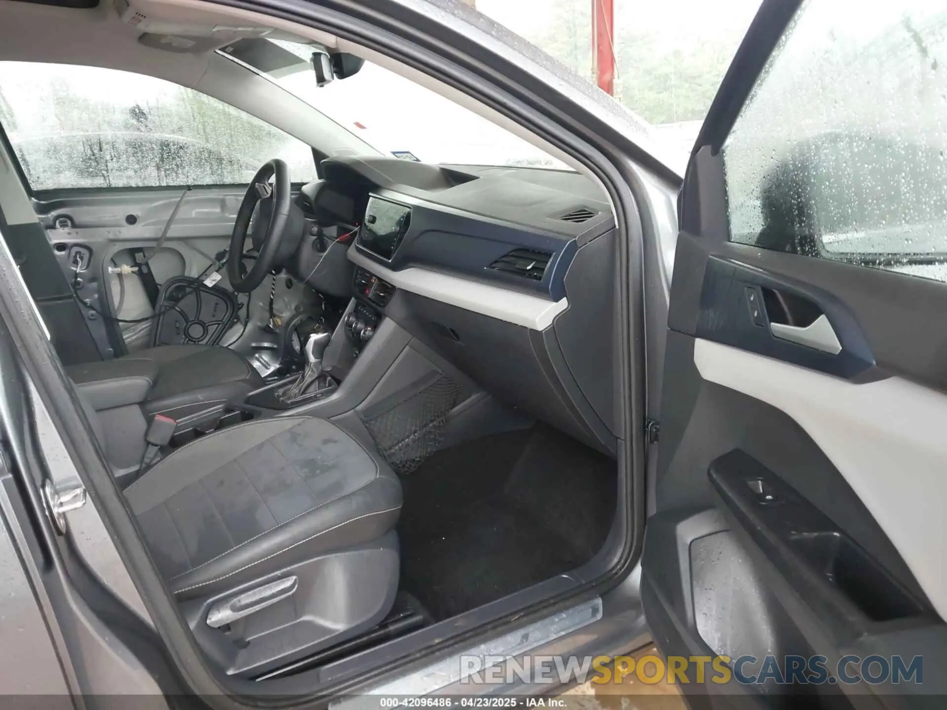 5 Photograph of a damaged car 3VVEX7B2XPM361172 VOLKSWAGEN TAOS 2023