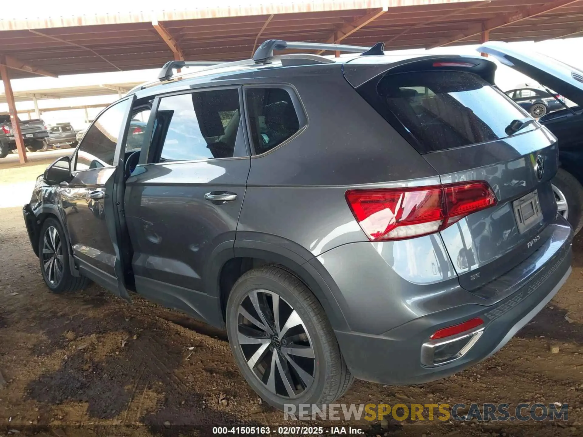18 Photograph of a damaged car 3VVNX7B22PM329543 VOLKSWAGEN TAOS 2023