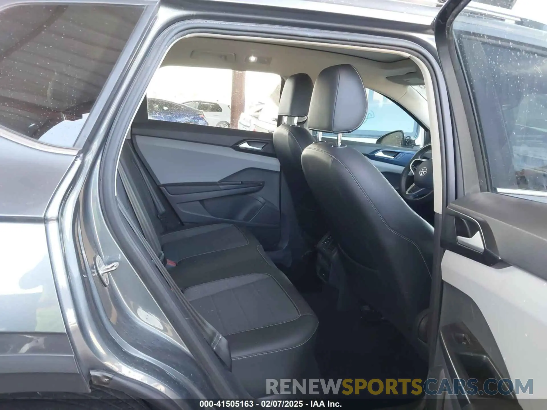 8 Photograph of a damaged car 3VVNX7B22PM329543 VOLKSWAGEN TAOS 2023