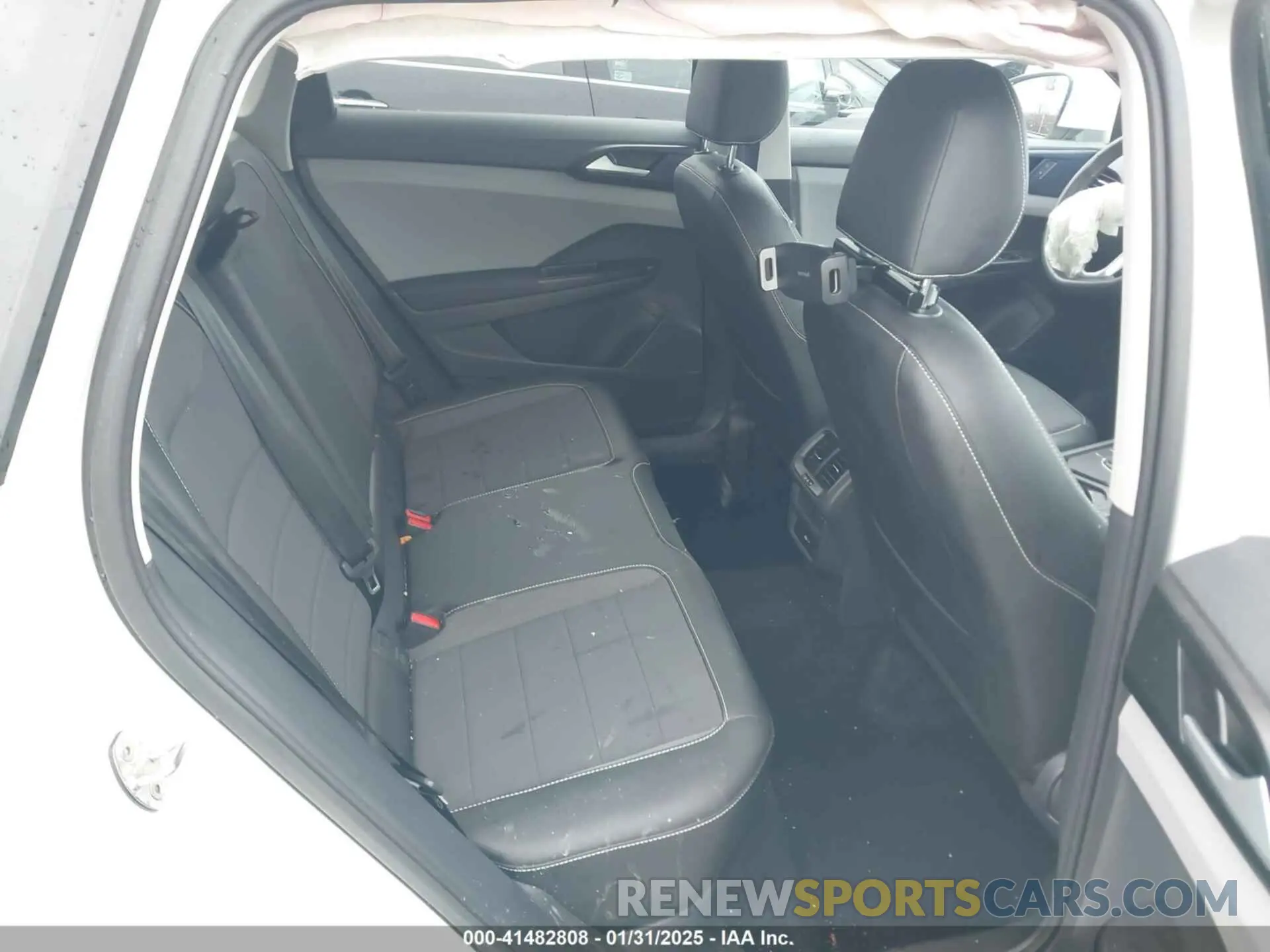 8 Photograph of a damaged car 3VVSX7B20PM335666 VOLKSWAGEN TAOS 2023