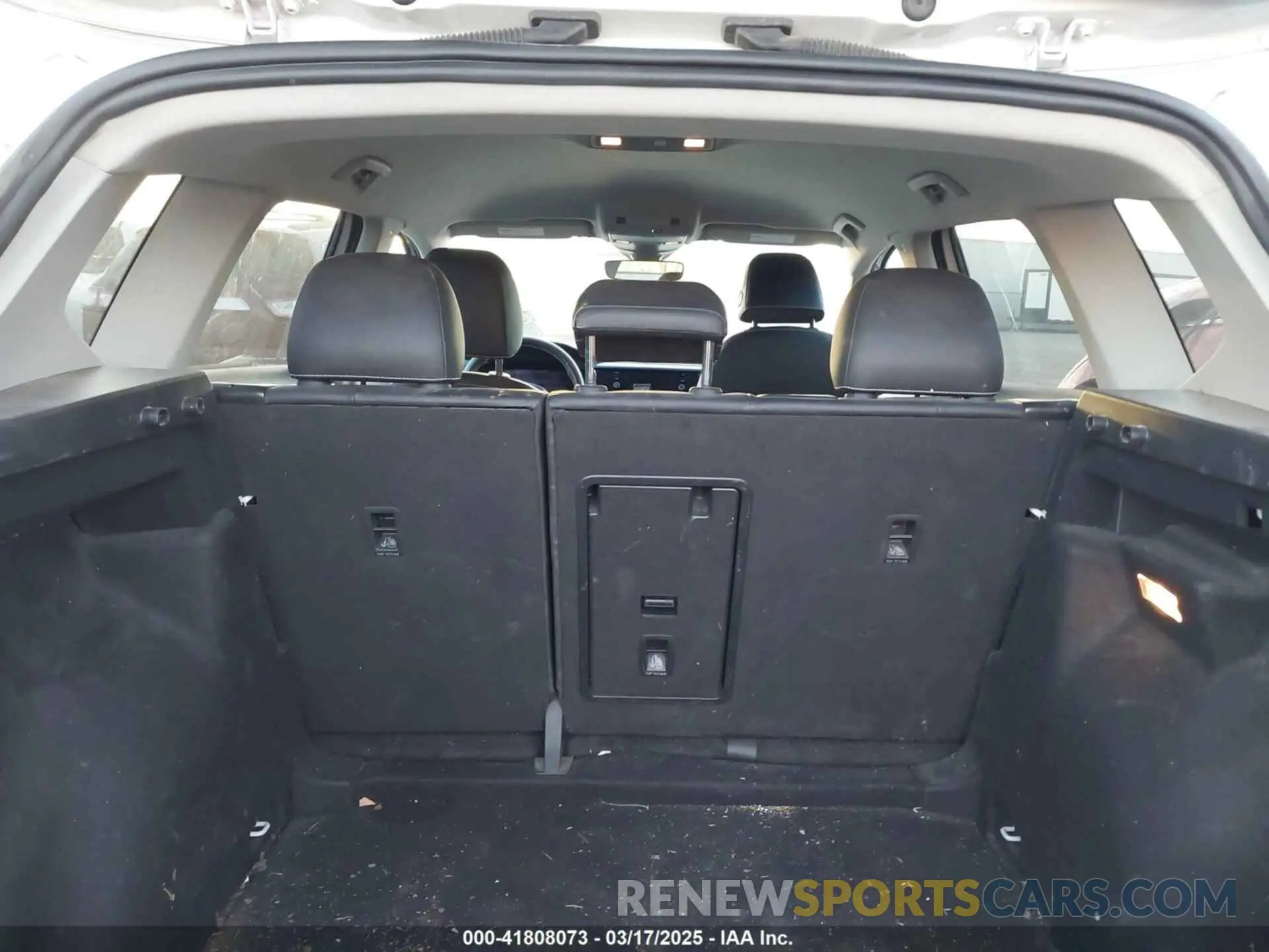 18 Photograph of a damaged car 3VVSX7B23PM320269 VOLKSWAGEN TAOS 2023