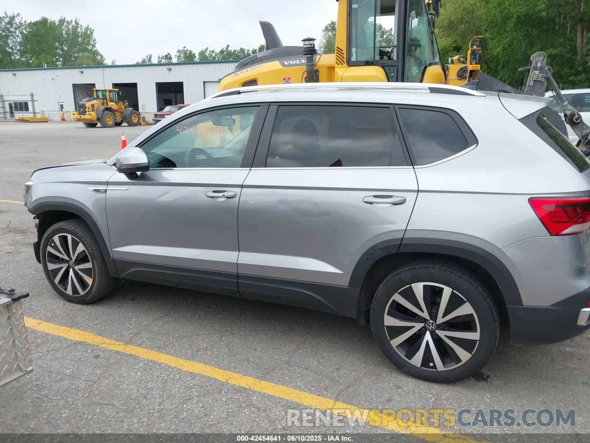 14 Photograph of a damaged car 3VVSX7B26PM317527 VOLKSWAGEN TAOS 2023