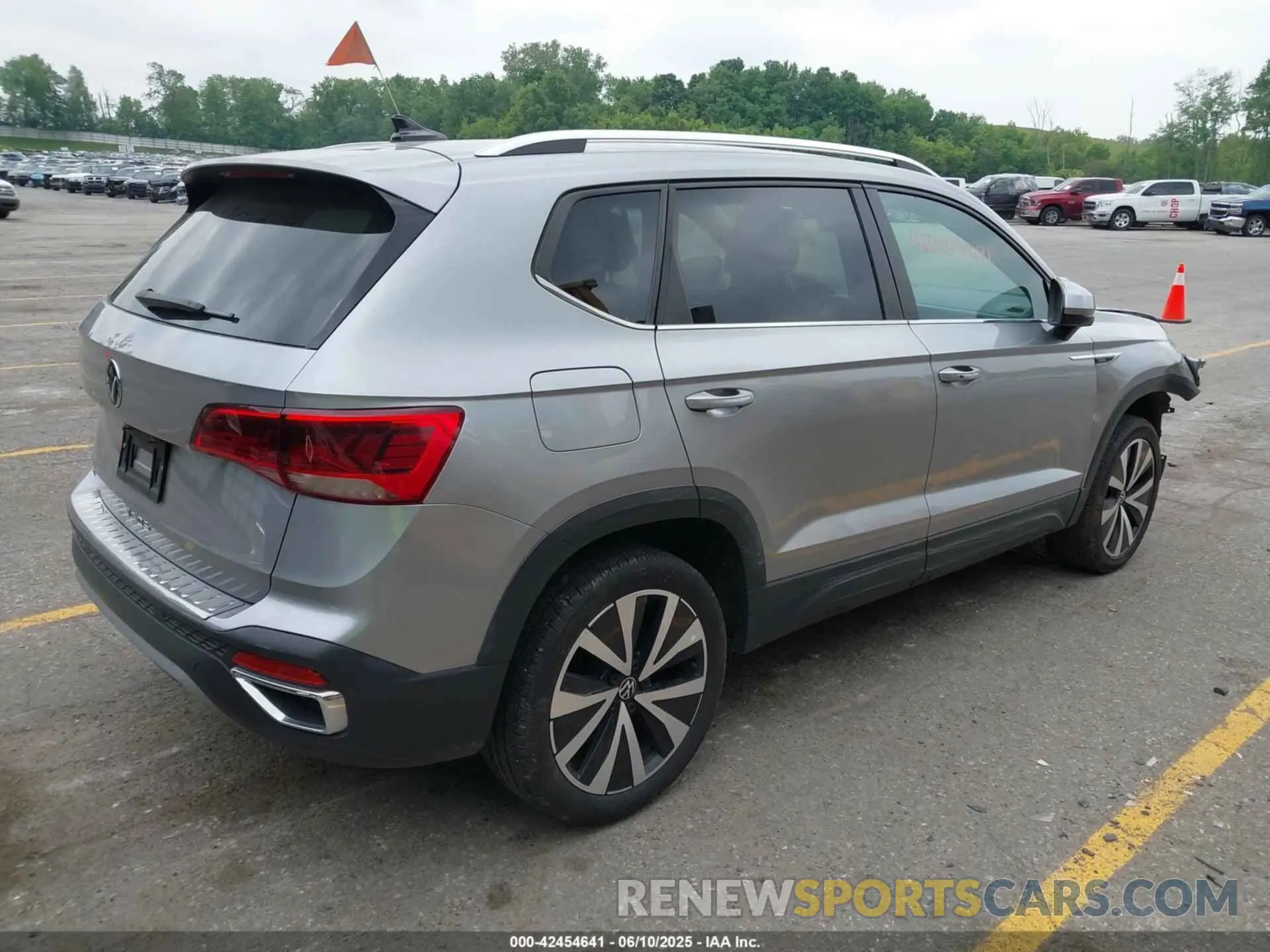 4 Photograph of a damaged car 3VVSX7B26PM317527 VOLKSWAGEN TAOS 2023