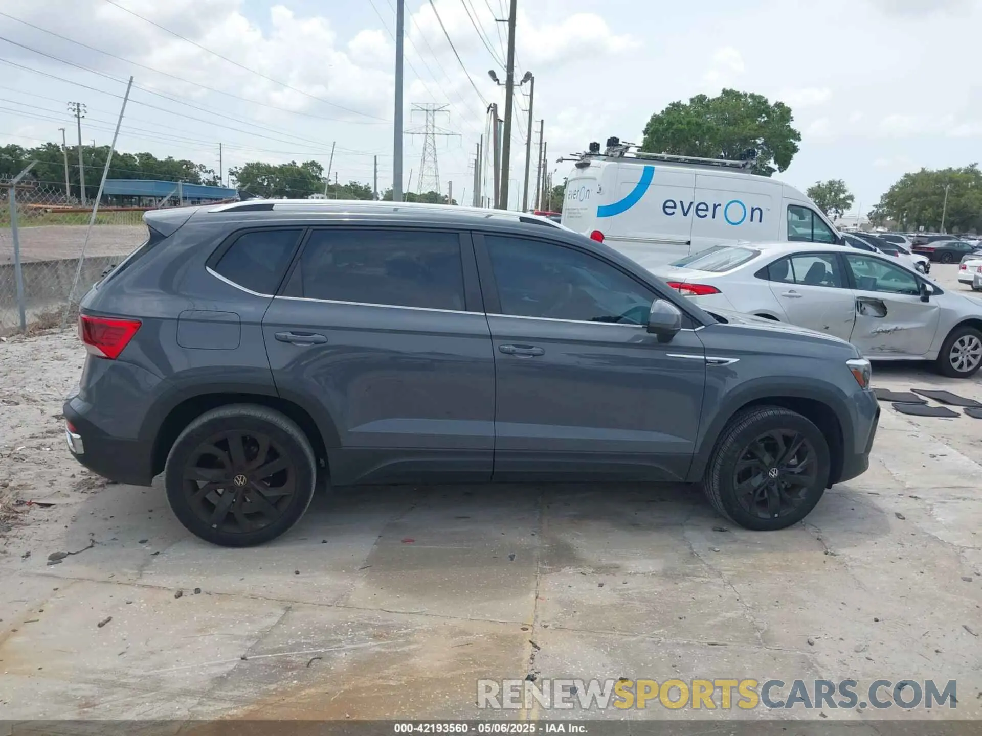 13 Photograph of a damaged car 3VVSX7B26PM331928 VOLKSWAGEN TAOS 2023