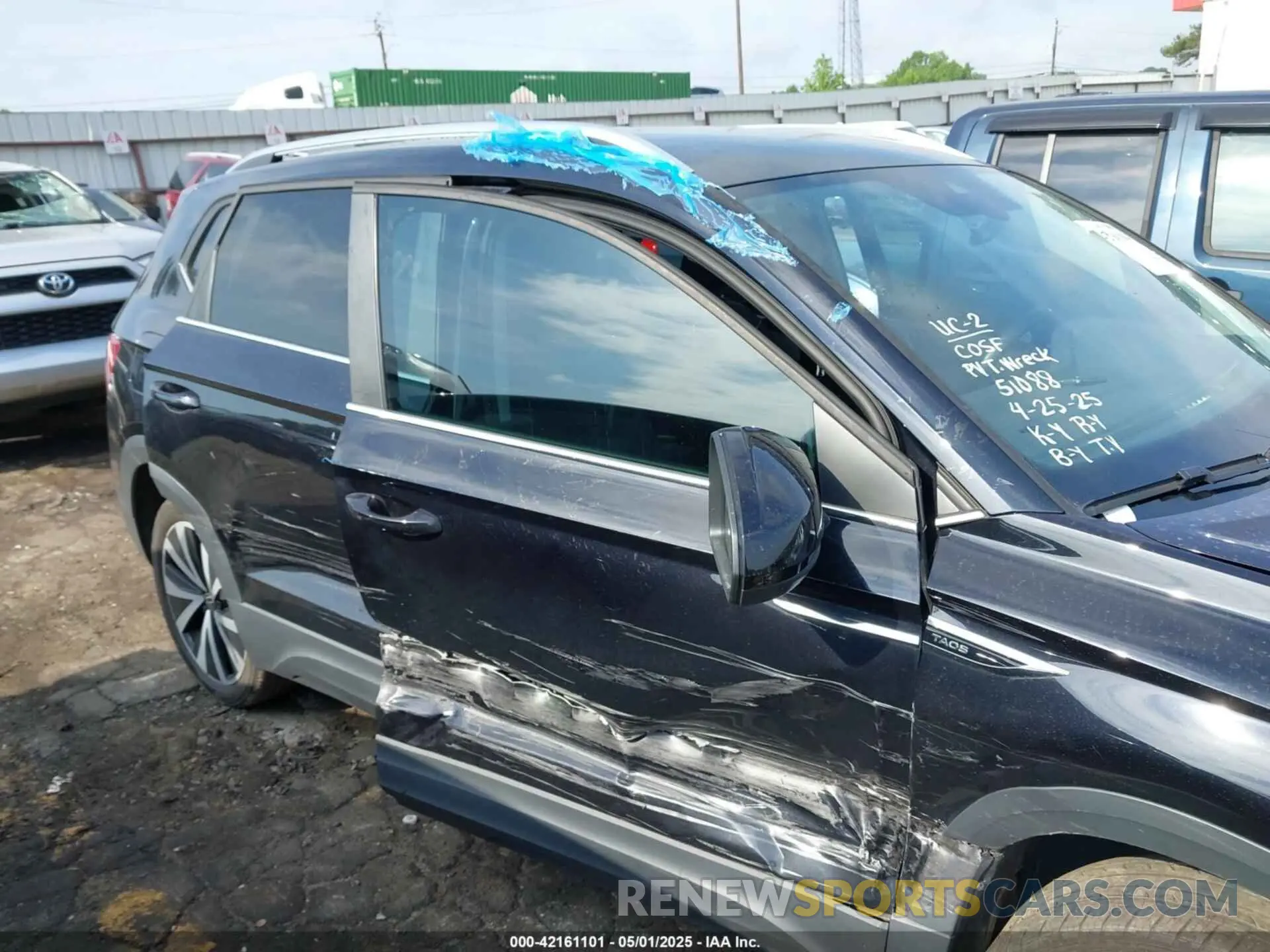 13 Photograph of a damaged car 3VVSX7B29PM304772 VOLKSWAGEN TAOS 2023