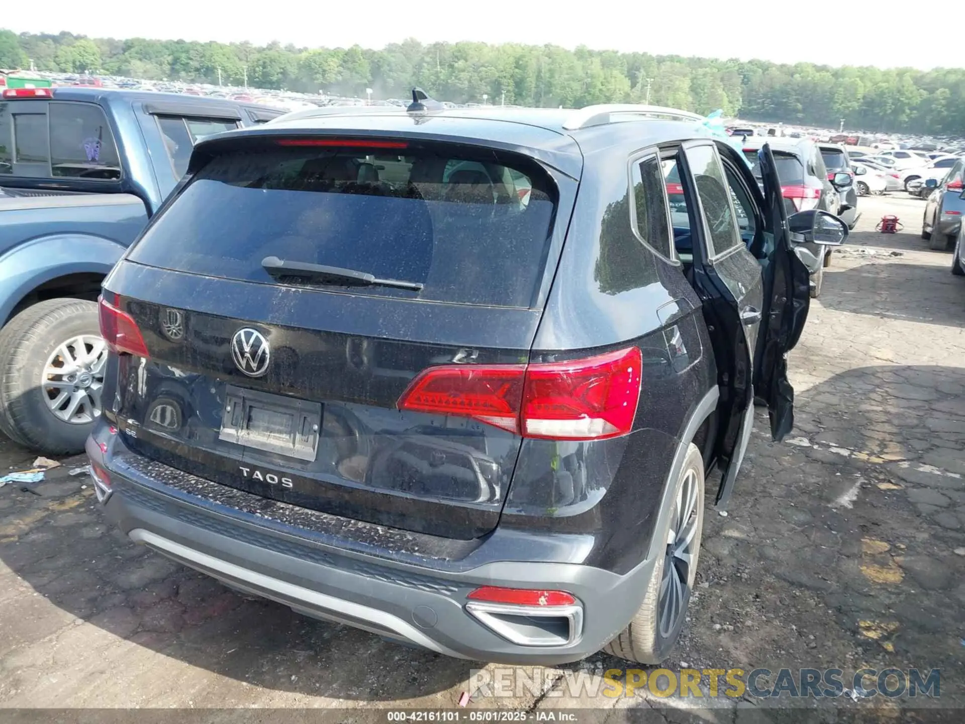 4 Photograph of a damaged car 3VVSX7B29PM304772 VOLKSWAGEN TAOS 2023