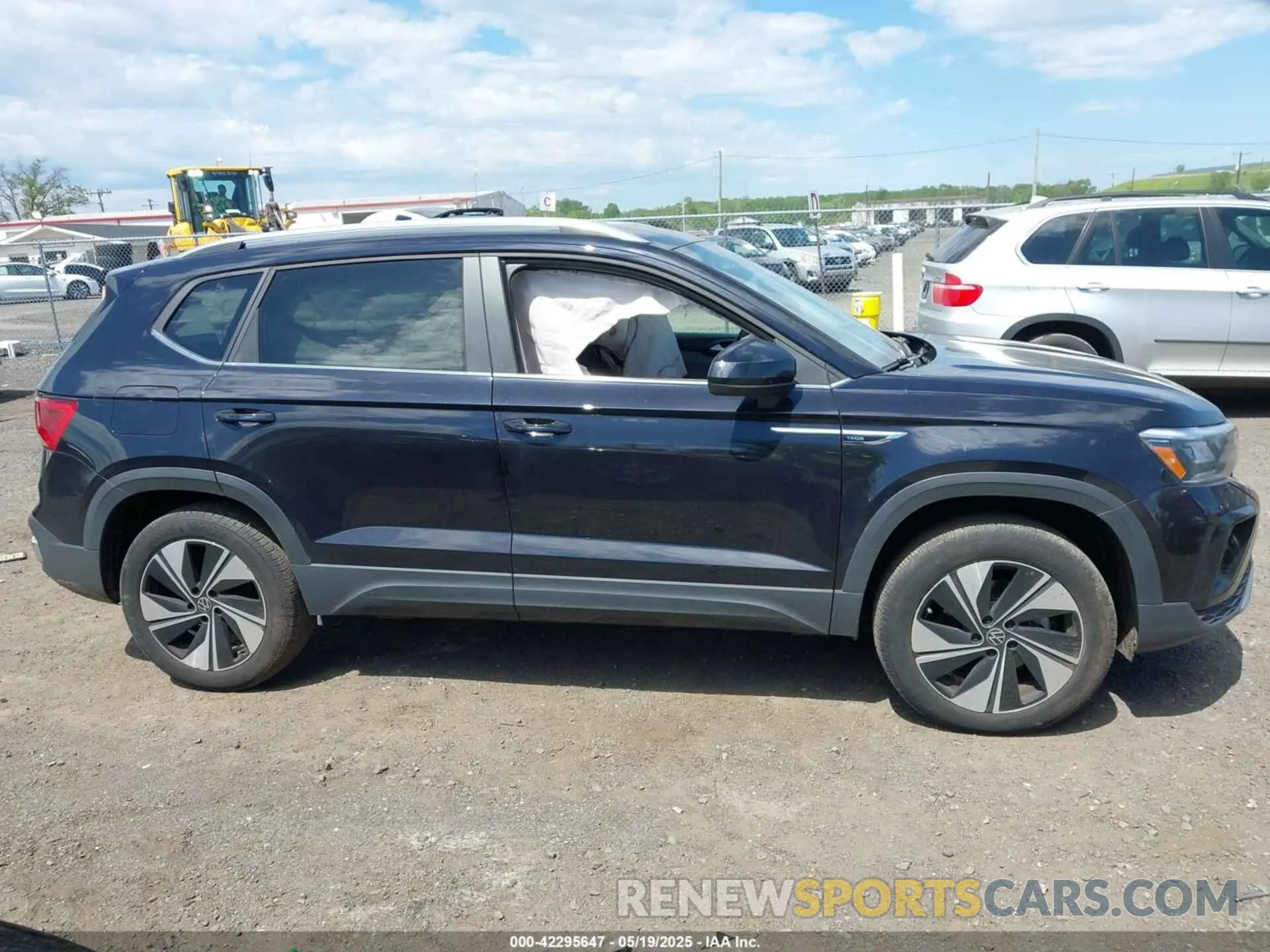 14 Photograph of a damaged car 3VVUX7B2XPM357666 VOLKSWAGEN TAOS 2023