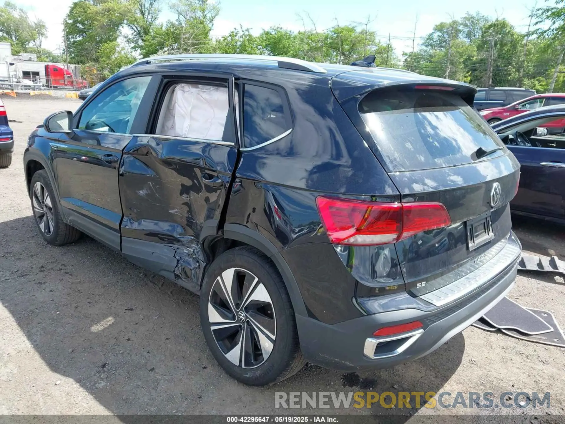 3 Photograph of a damaged car 3VVUX7B2XPM357666 VOLKSWAGEN TAOS 2023
