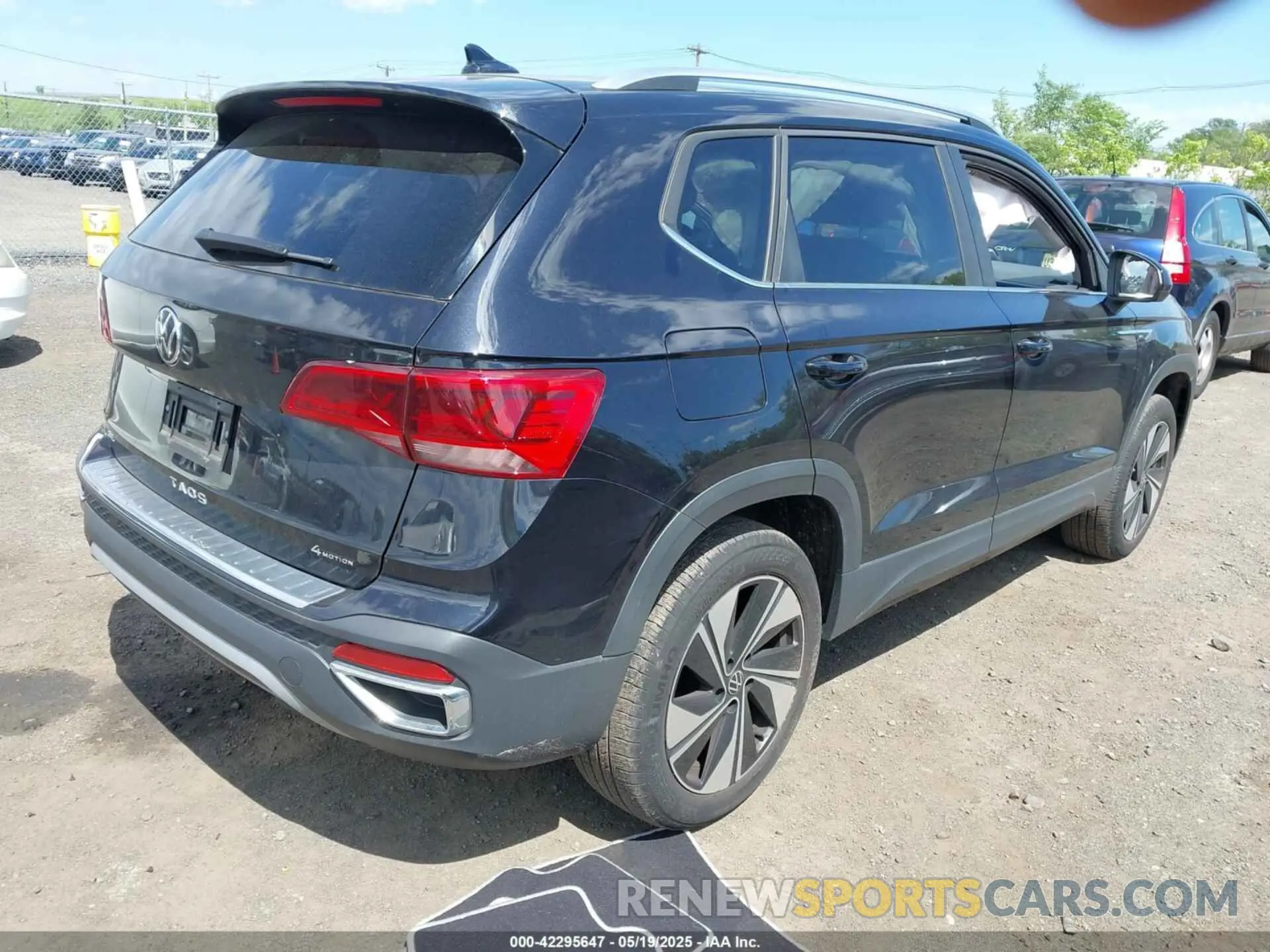 4 Photograph of a damaged car 3VVUX7B2XPM357666 VOLKSWAGEN TAOS 2023